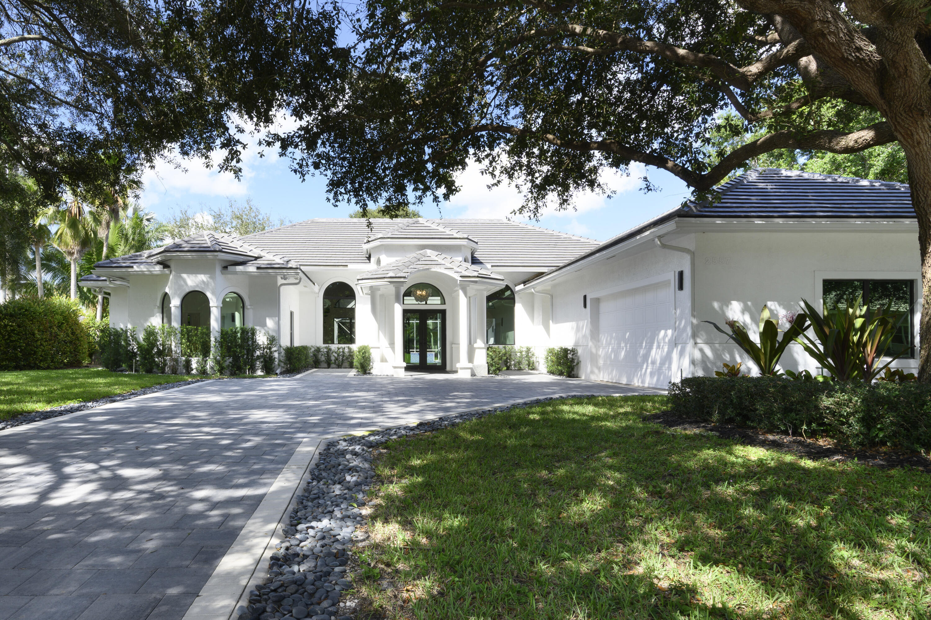 2557 Seminole Circle Property Photo 1