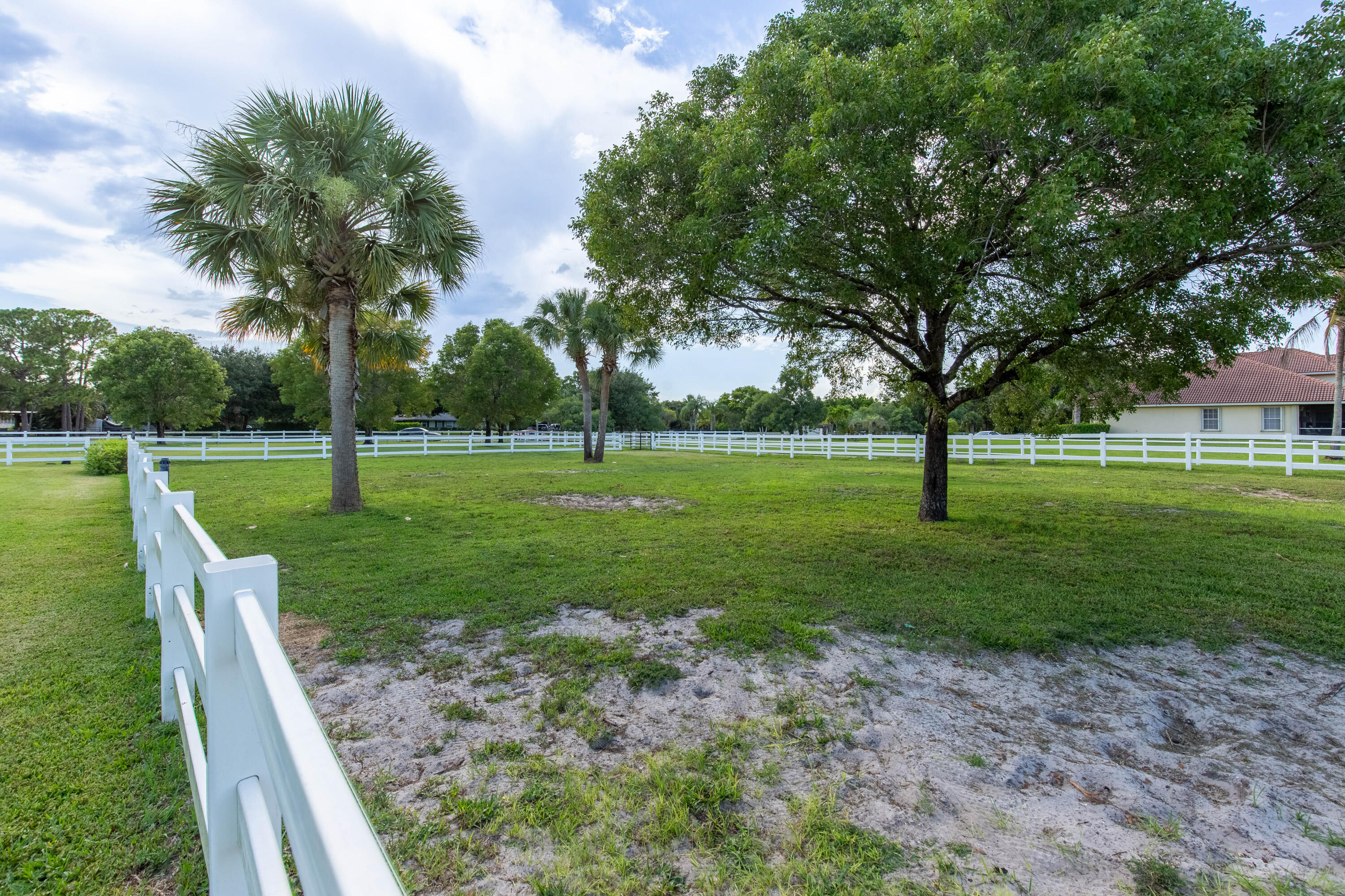 844 Arabian Drive Property Photo 18
