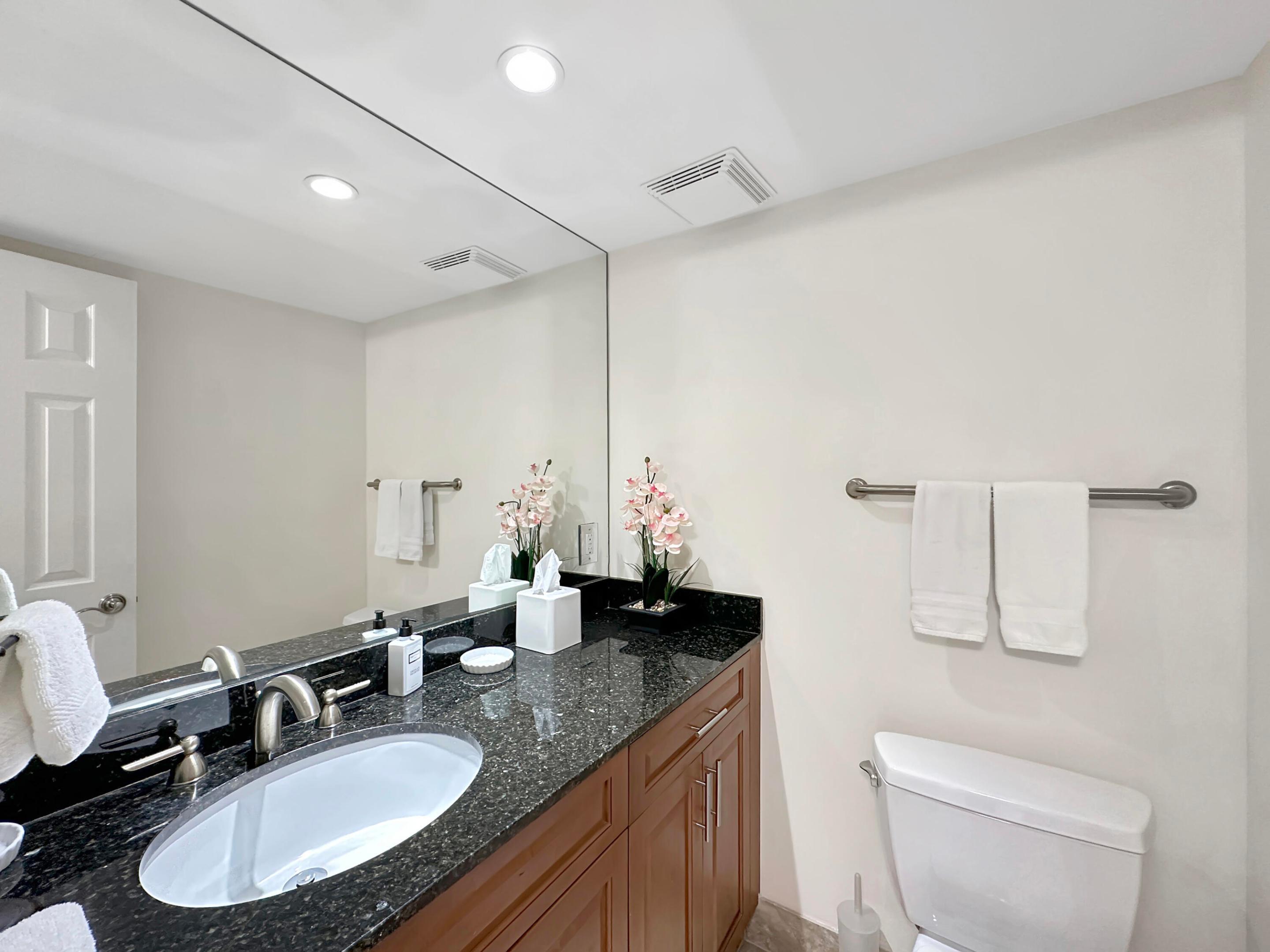 3000 N Ocean Drive 20 B Property Photo 17