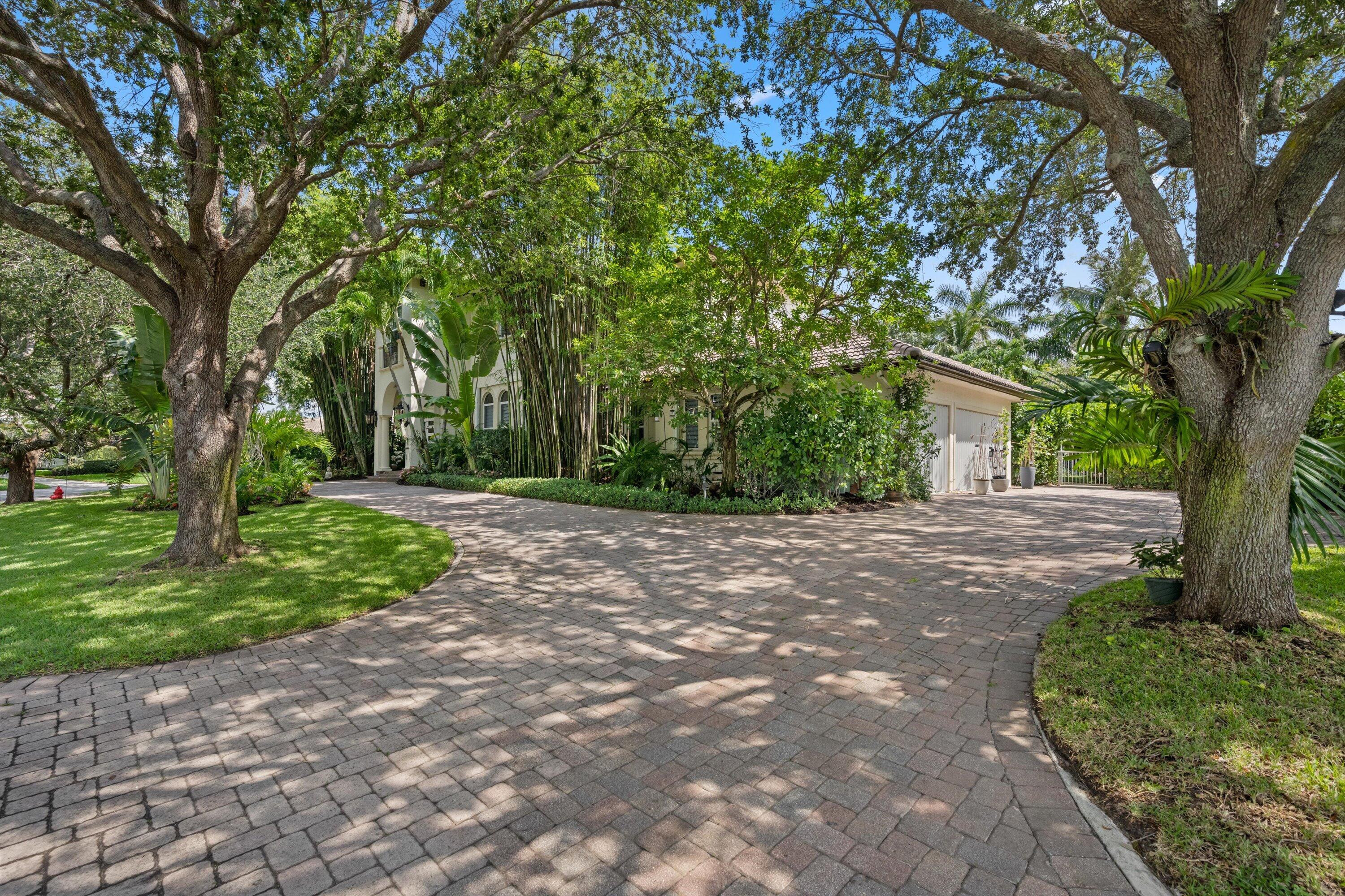 4699 Gleneagles Drive Property Photo 3