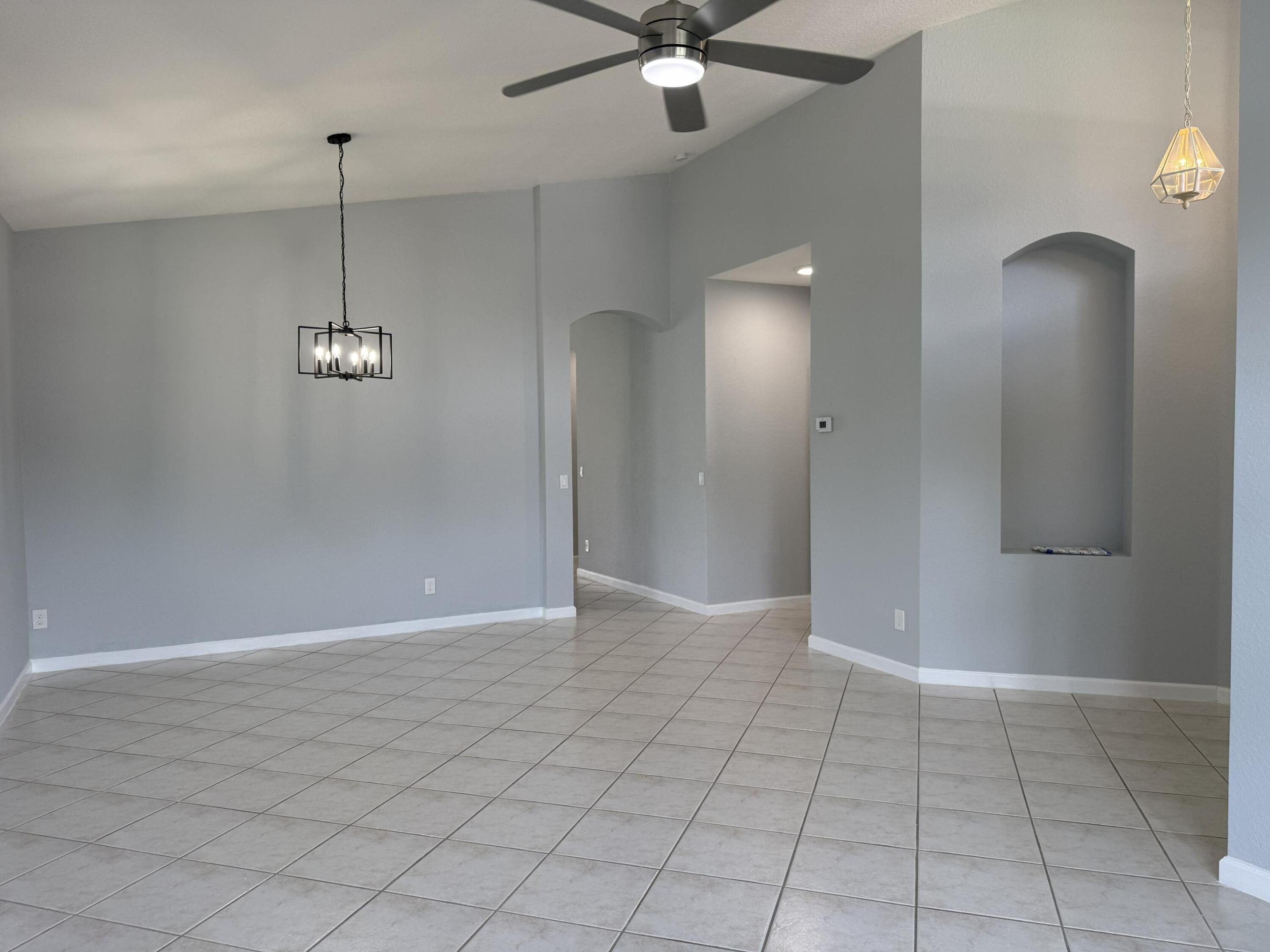 9084 Silver Glen Way Property Photo 4