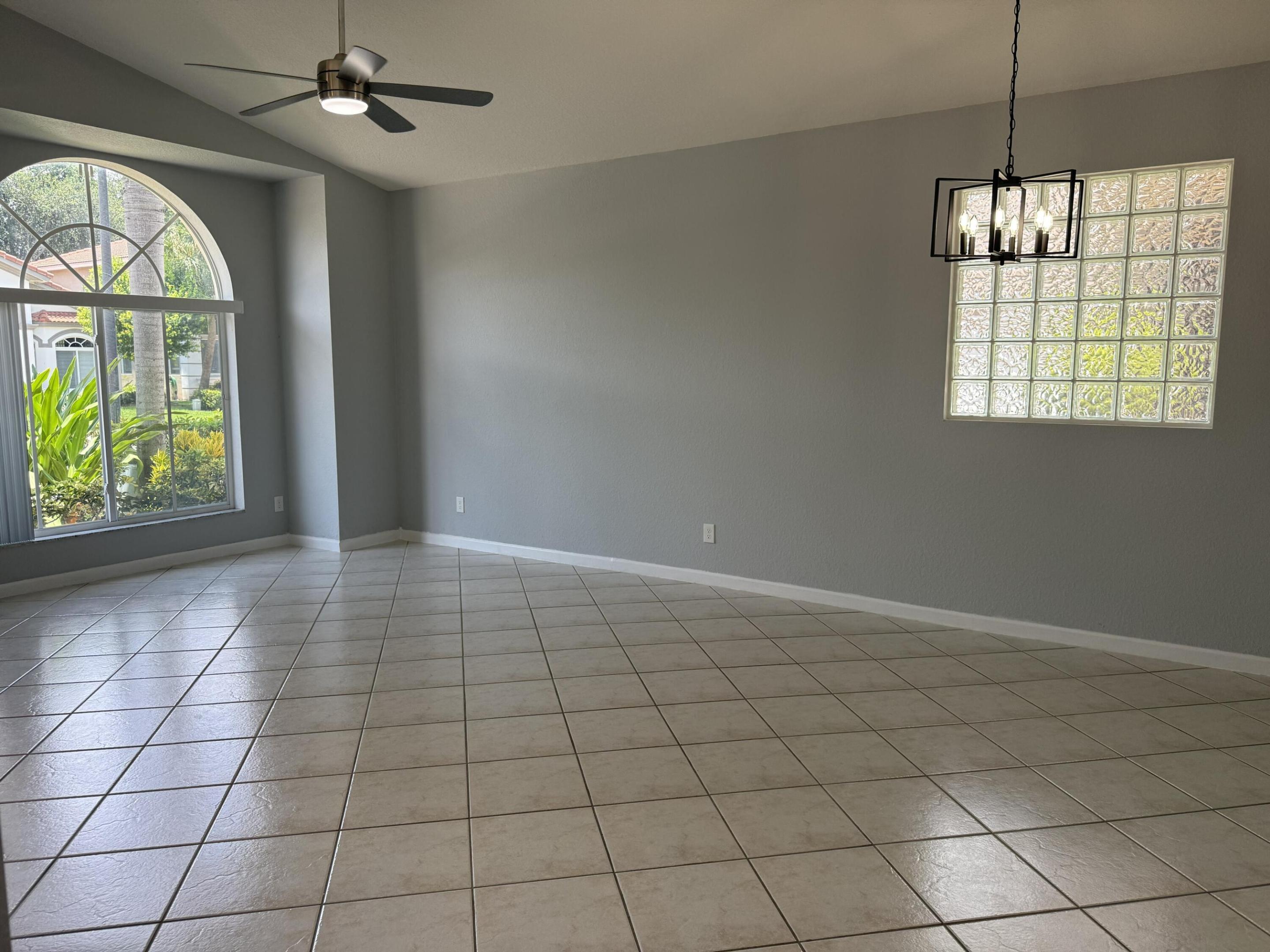 9084 Silver Glen Way Property Photo 6