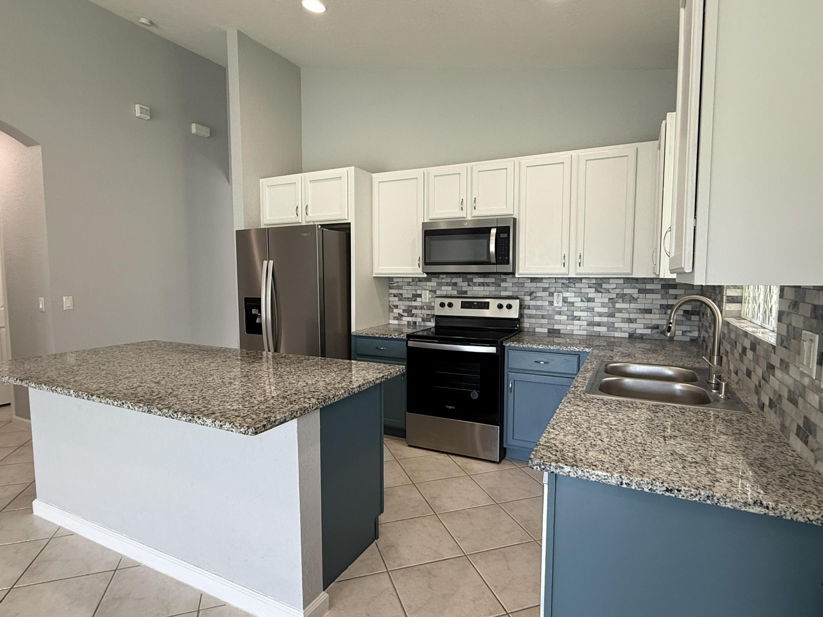9084 Silver Glen Way Property Photo 7