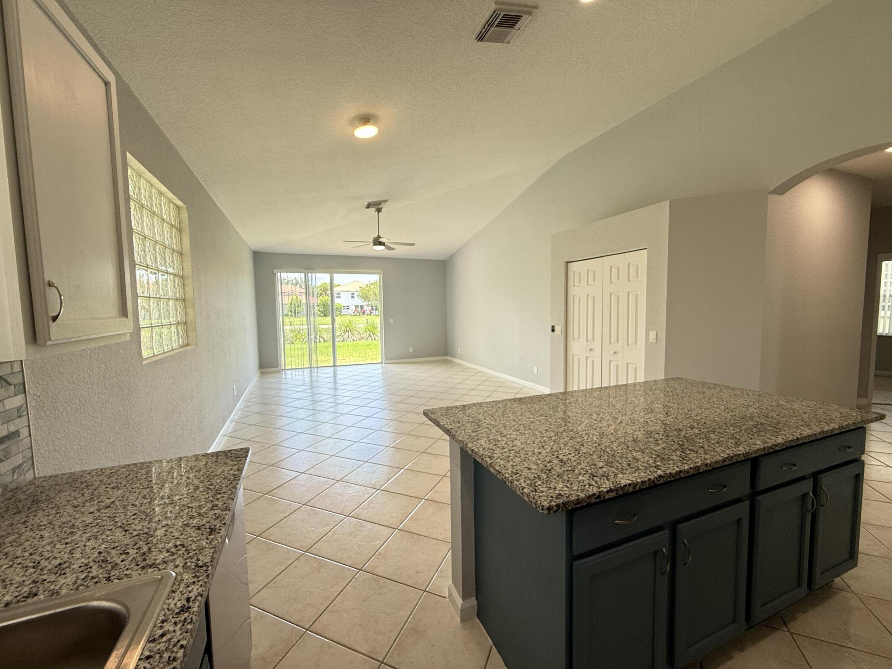 9084 Silver Glen Way Property Photo 8