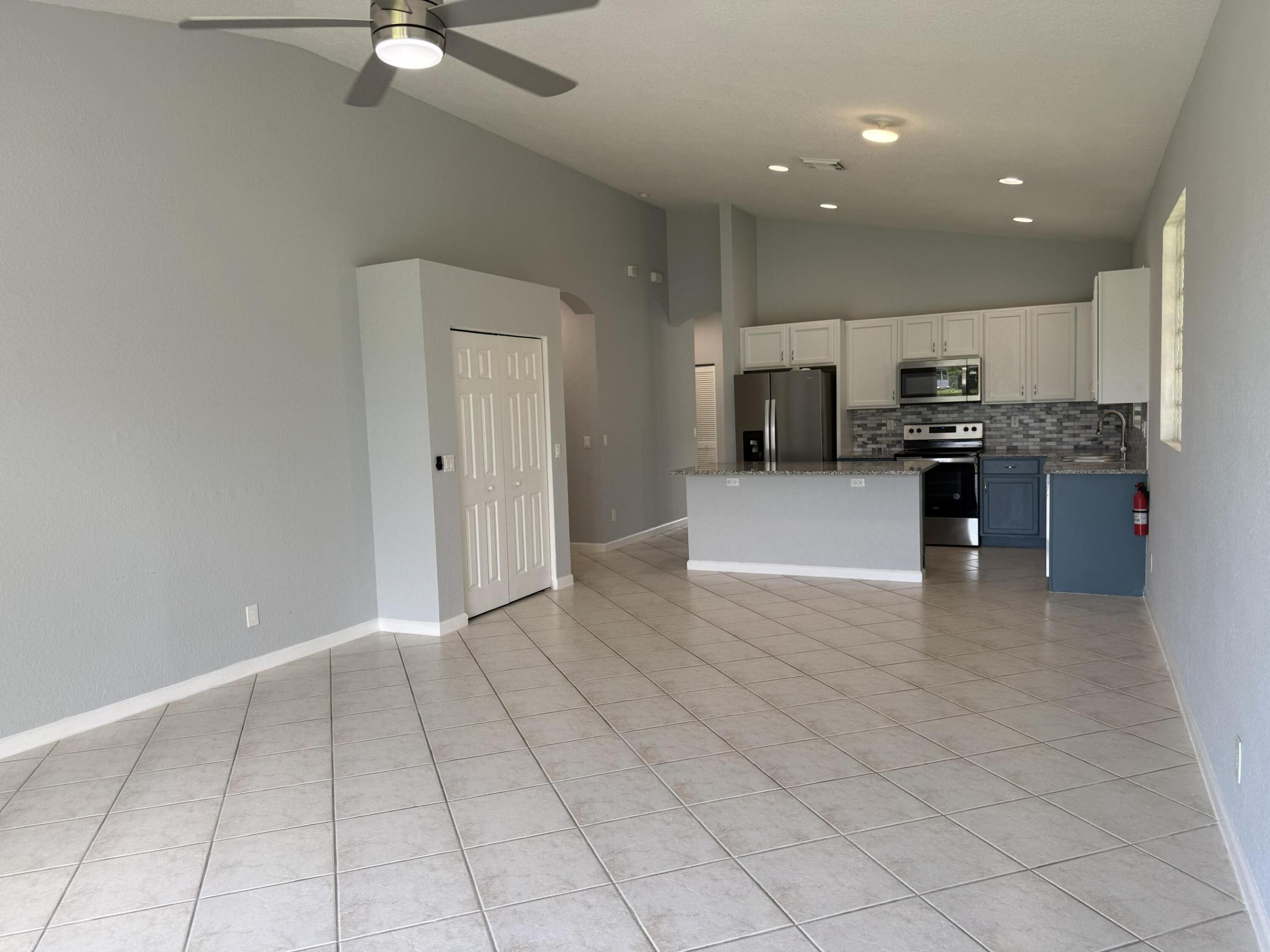 9084 Silver Glen Way Property Photo 9