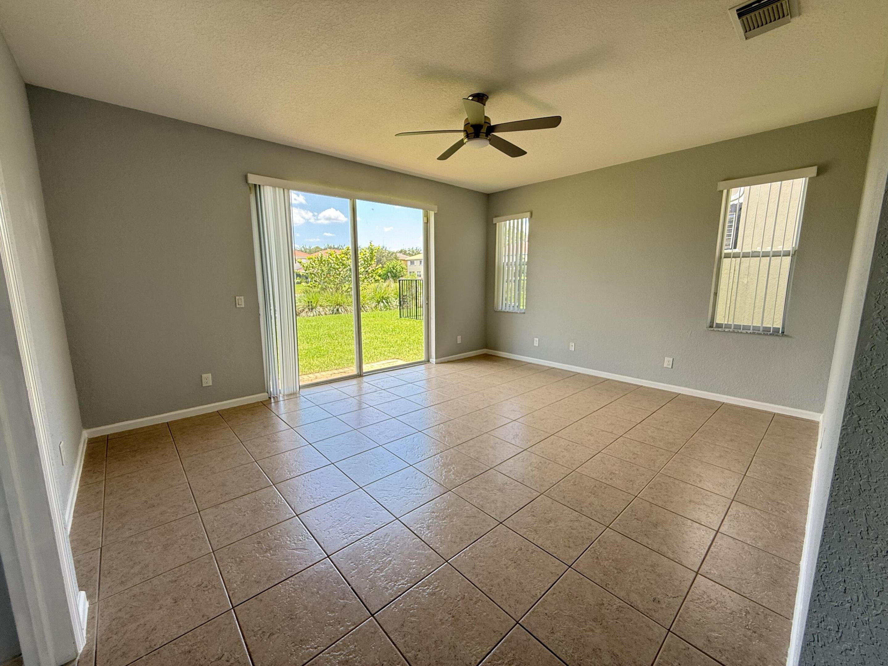 9084 Silver Glen Way Property Photo 11