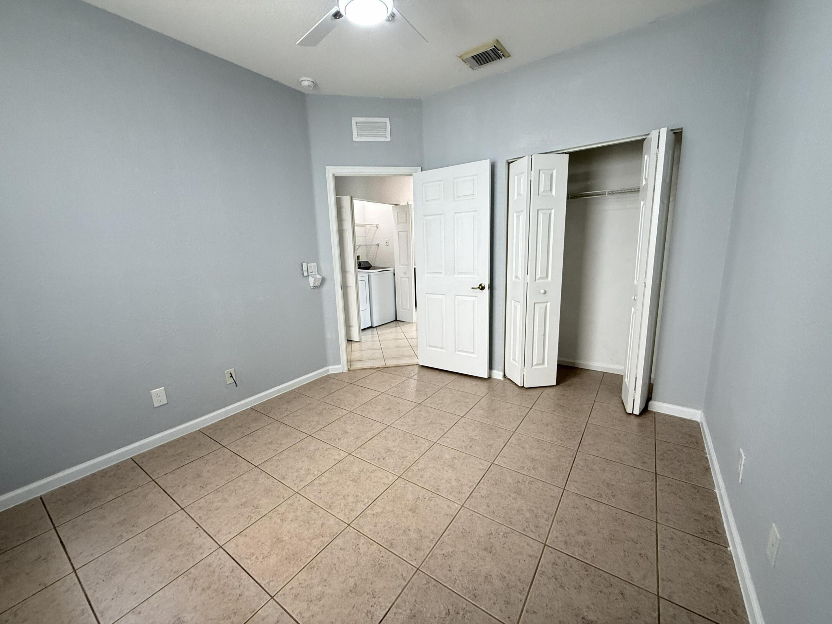 9084 Silver Glen Way Property Photo 17