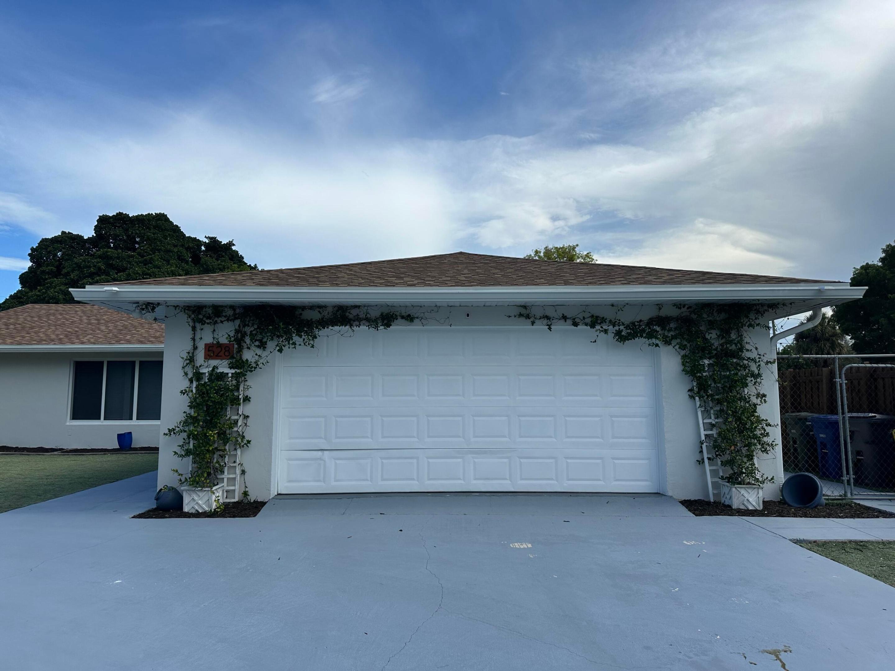 528 Date Palm Drive Property Photo 3