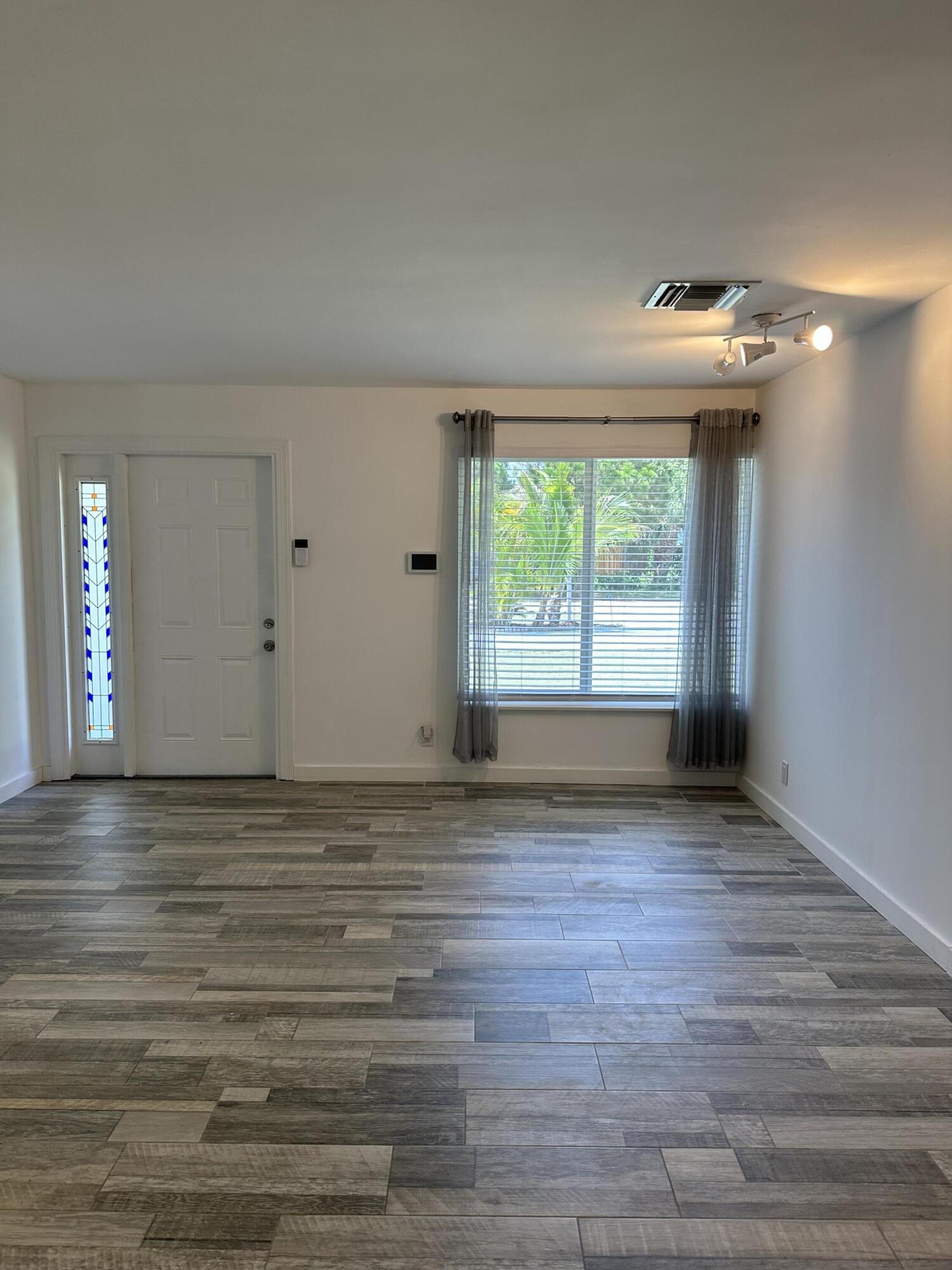528 Date Palm Drive Property Photo 10