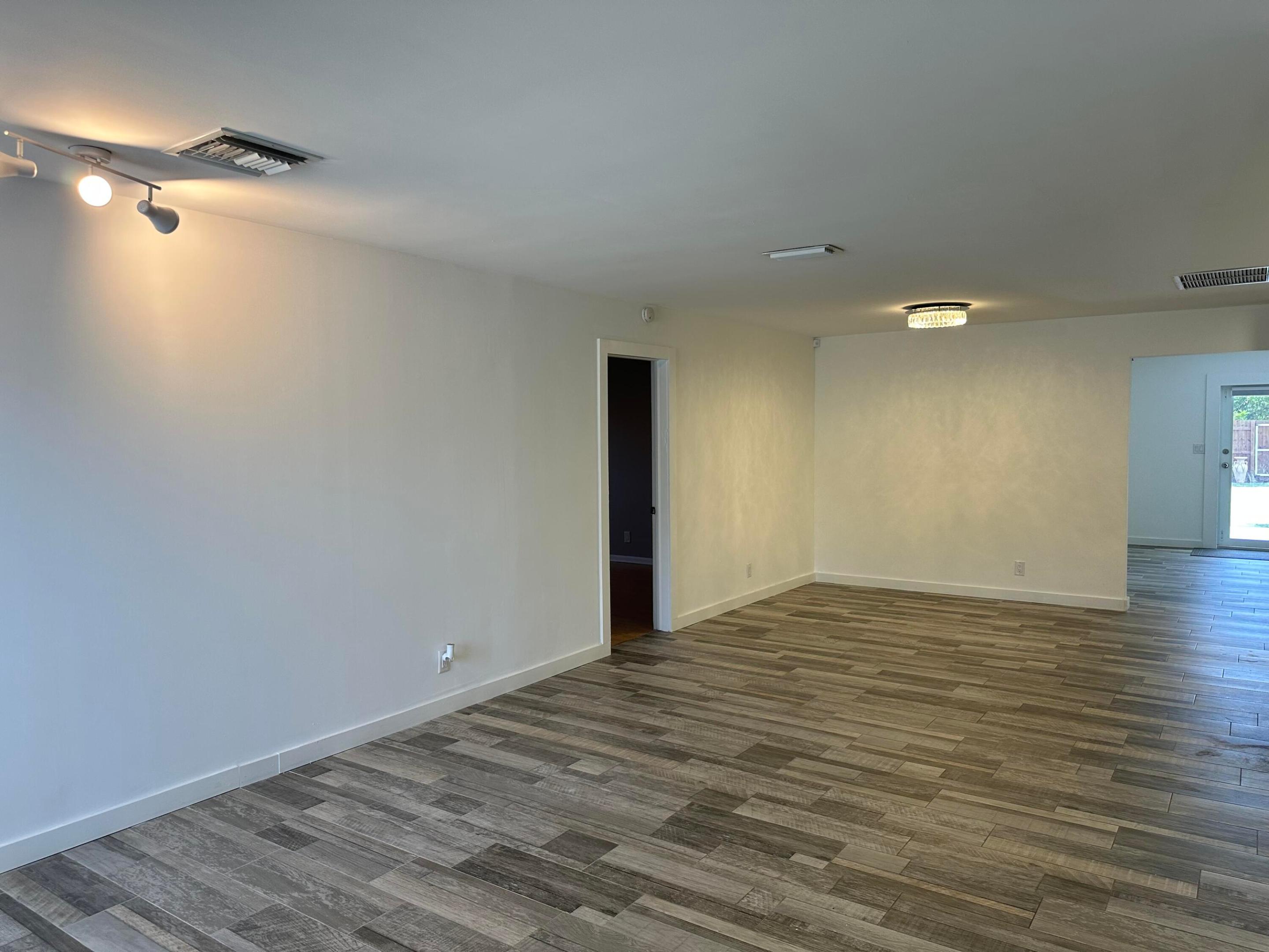 528 Date Palm Drive Property Photo 13