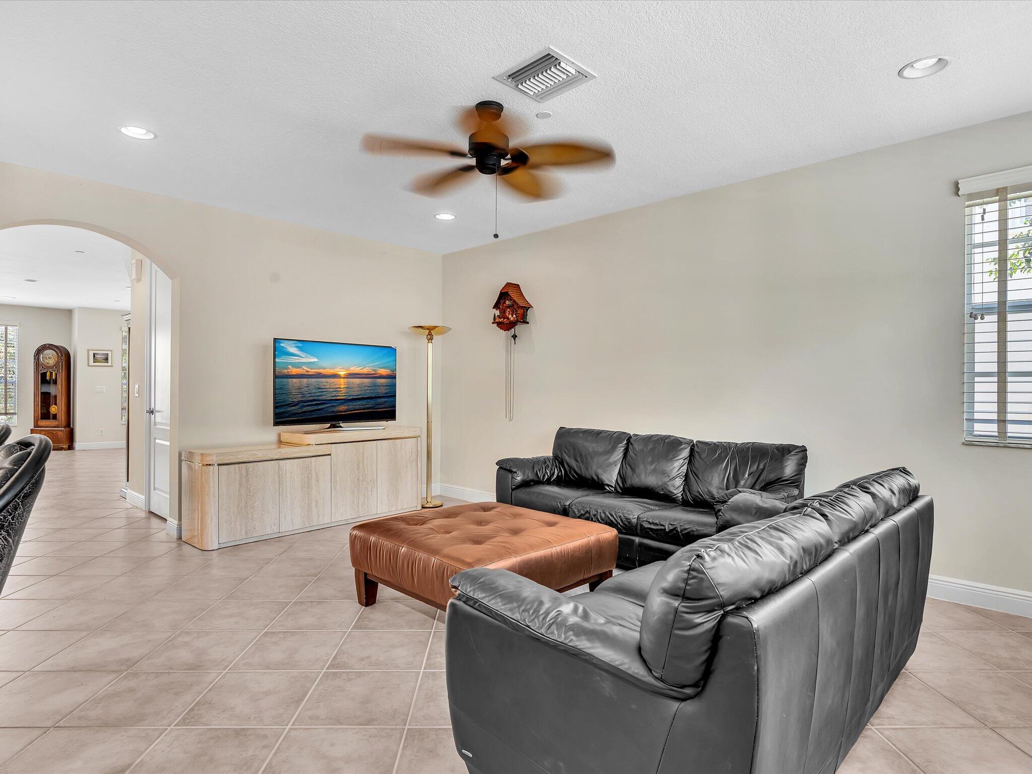 5575 Ne Trieste Way Property Photo 16