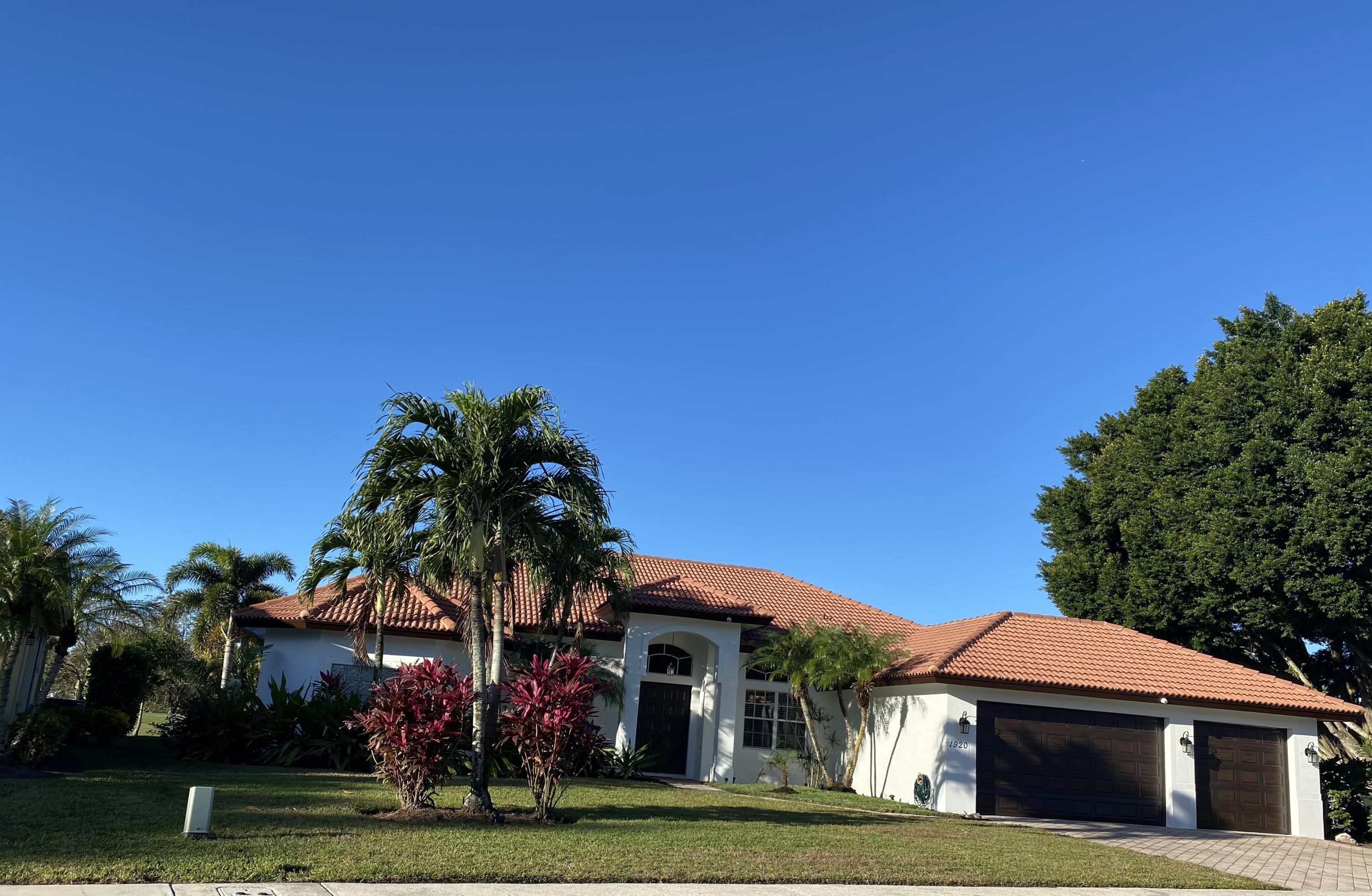 1920 S Club Drive Property Photo 1