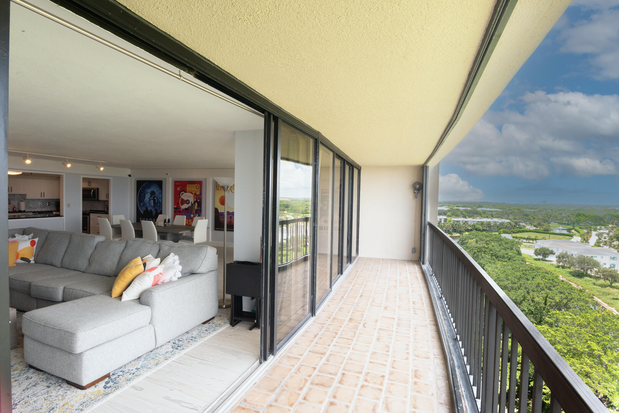 2450 Presidential Way 1405 Property Photo 10