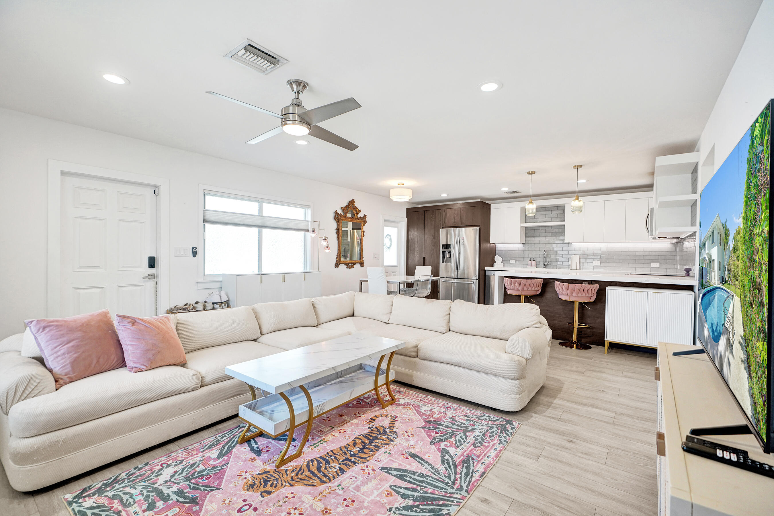 2050 NE 39th Street 101