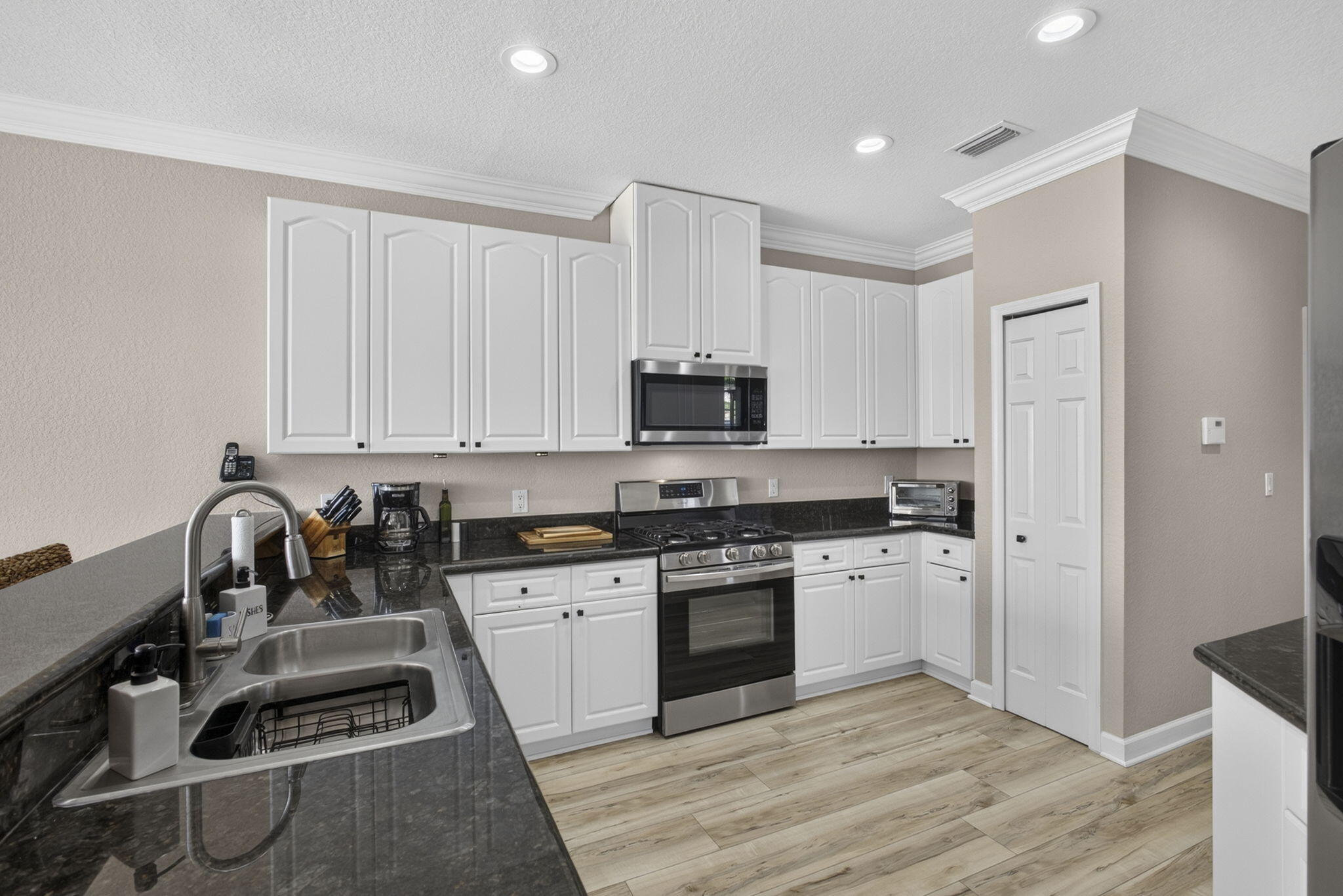 10675 Old Hammock Way Property Photo 14