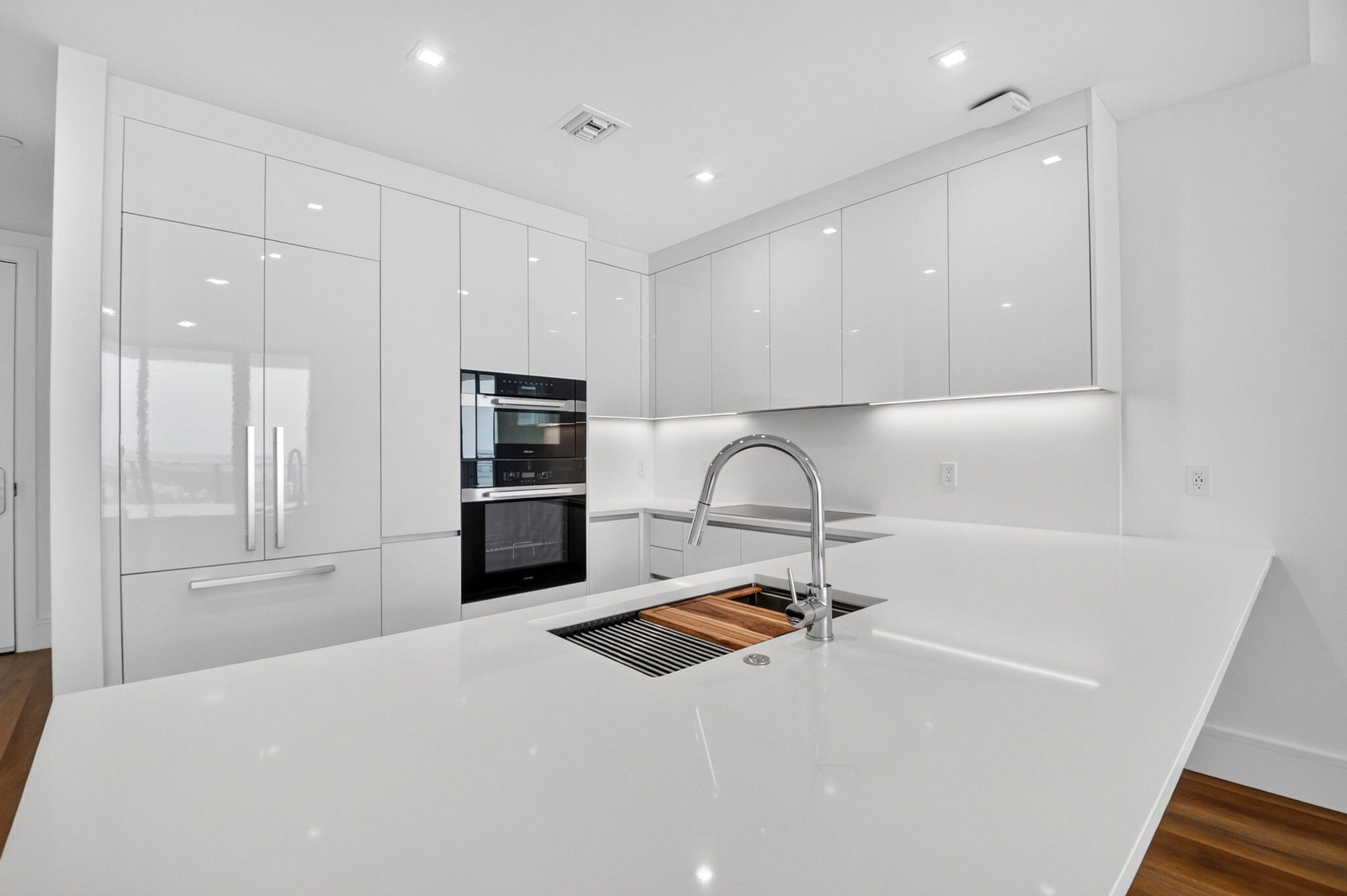 220 Lake Shore Drive 1511 Property Photo 14
