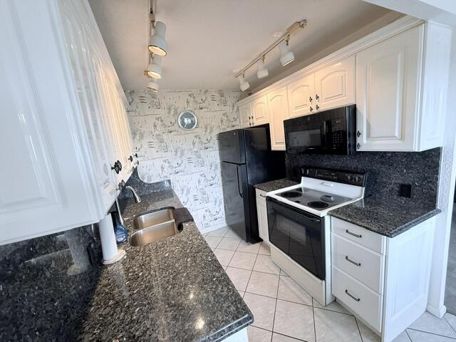 4065 Harwood E Property Photo 2