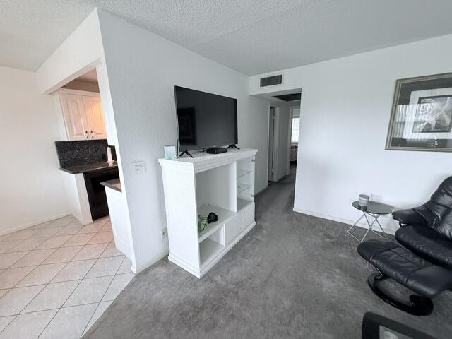 4065 Harwood E Property Photo 7