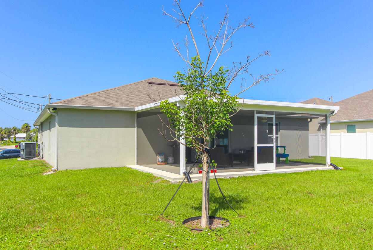 2033 Sw Leafy Road Property Photo 30