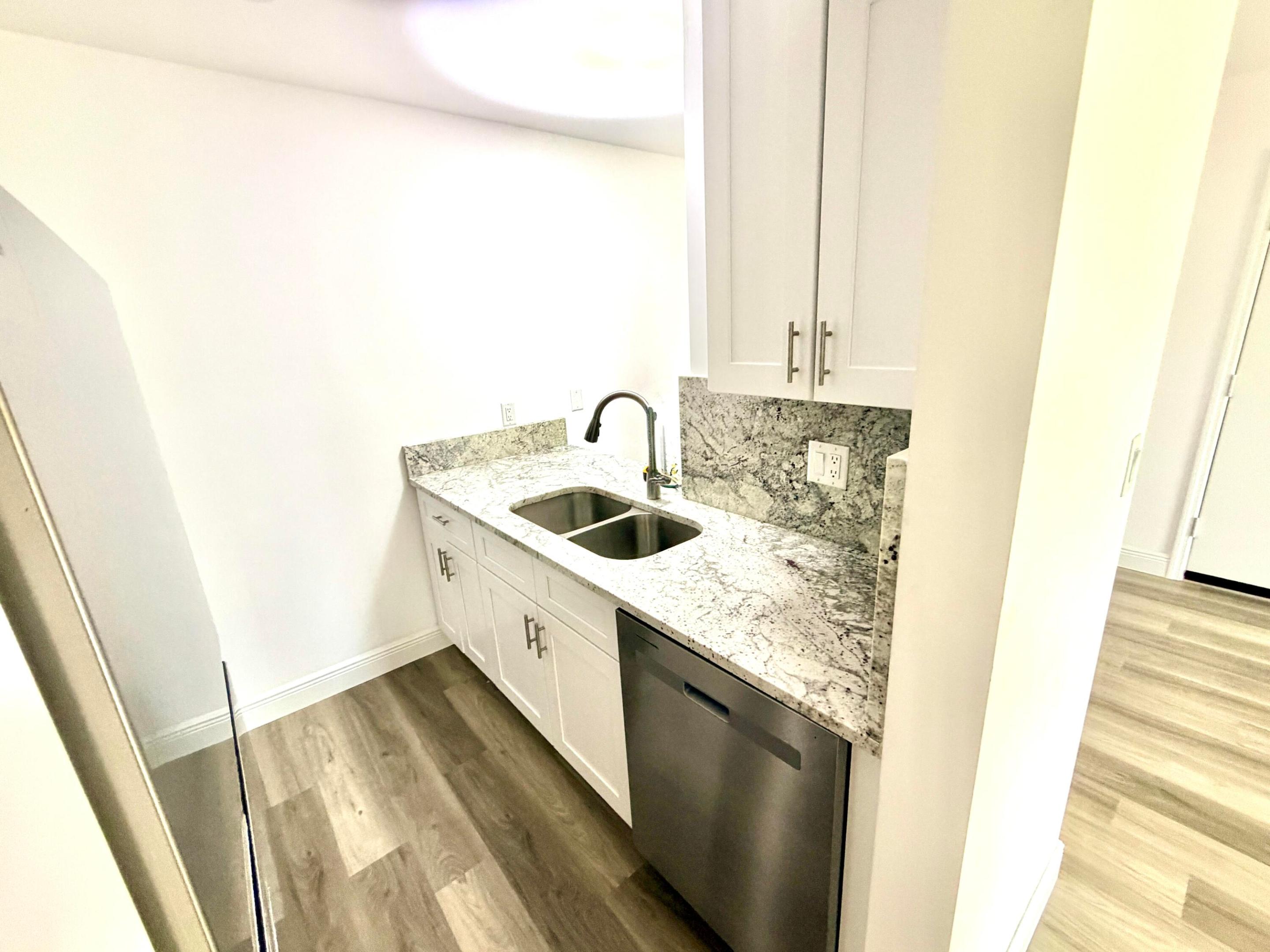1766 Abbey Road 105 Property Photo 4