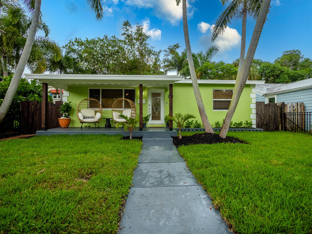 418 N Palmway Property Photo 2