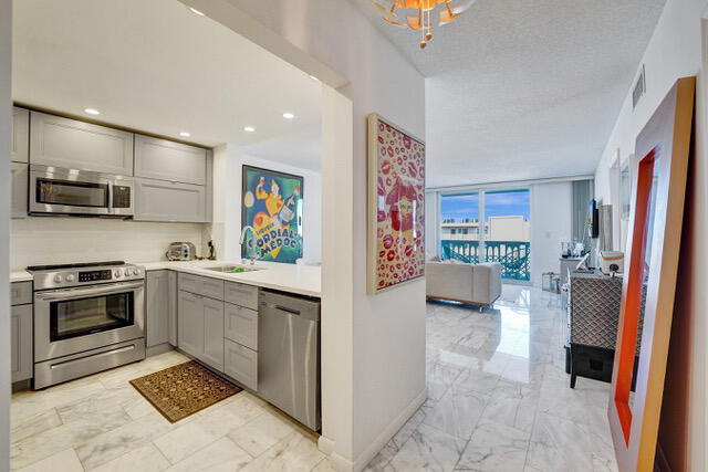 401 NE 14th Avenue 705