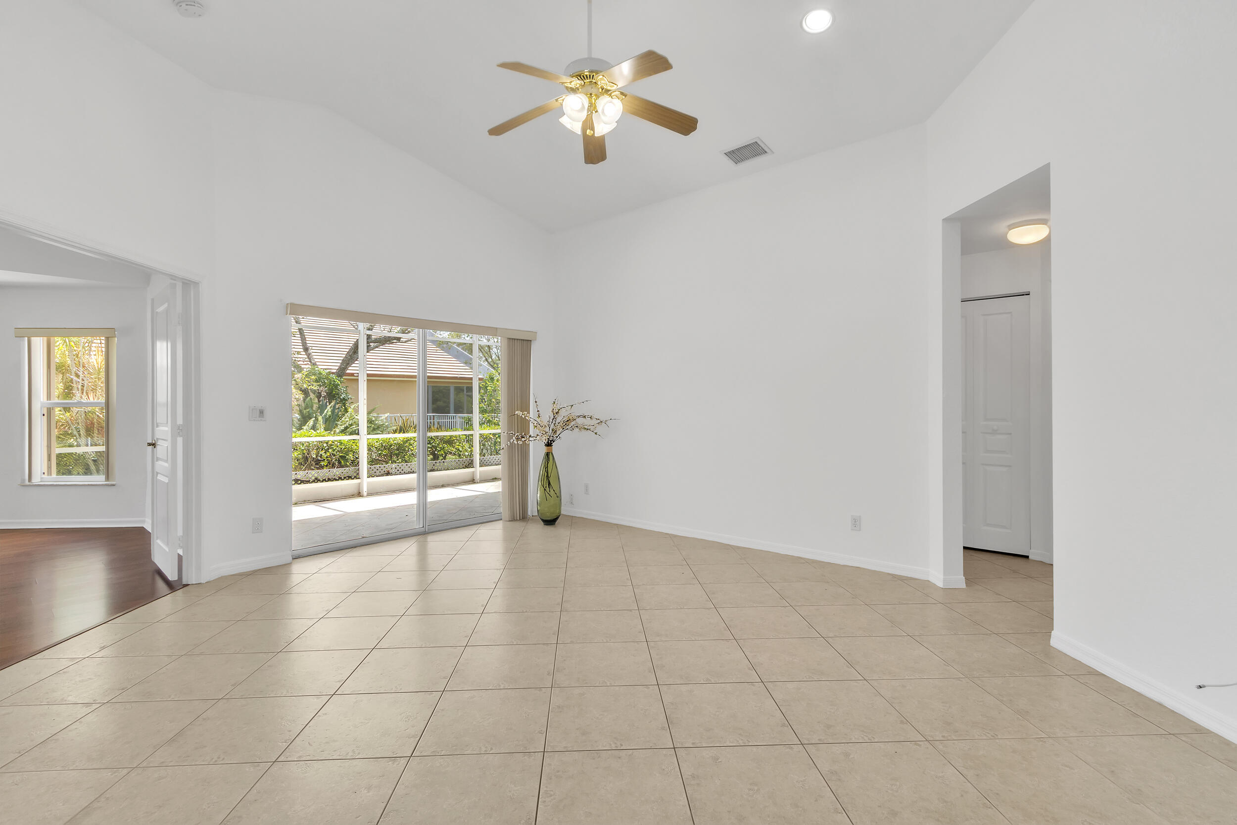8046 Florenza Drive Property Photo 5