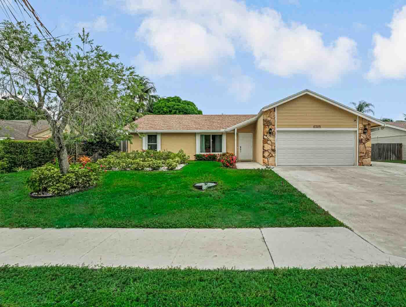 427 Las Palmas Street Property Photo 1