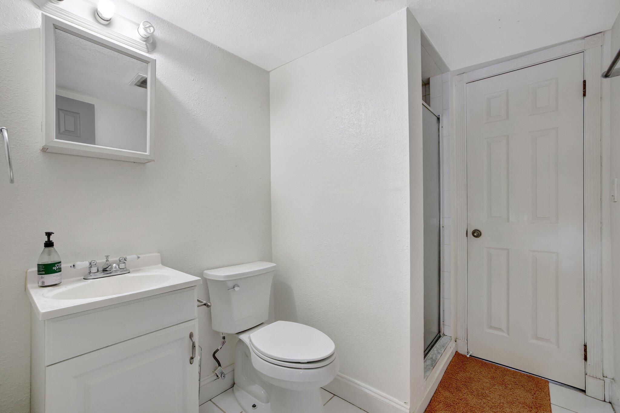 2400 Ne 33rd Avenue 211 Property Photo 20