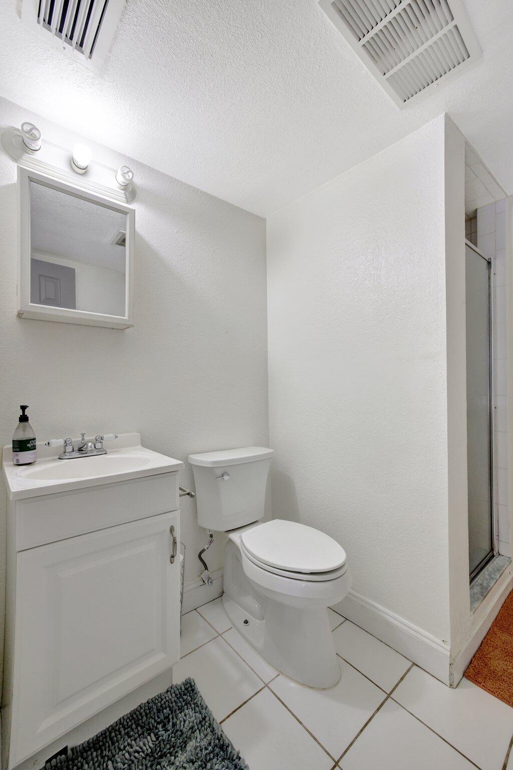 2400 Ne 33rd Avenue 211 Property Photo 21