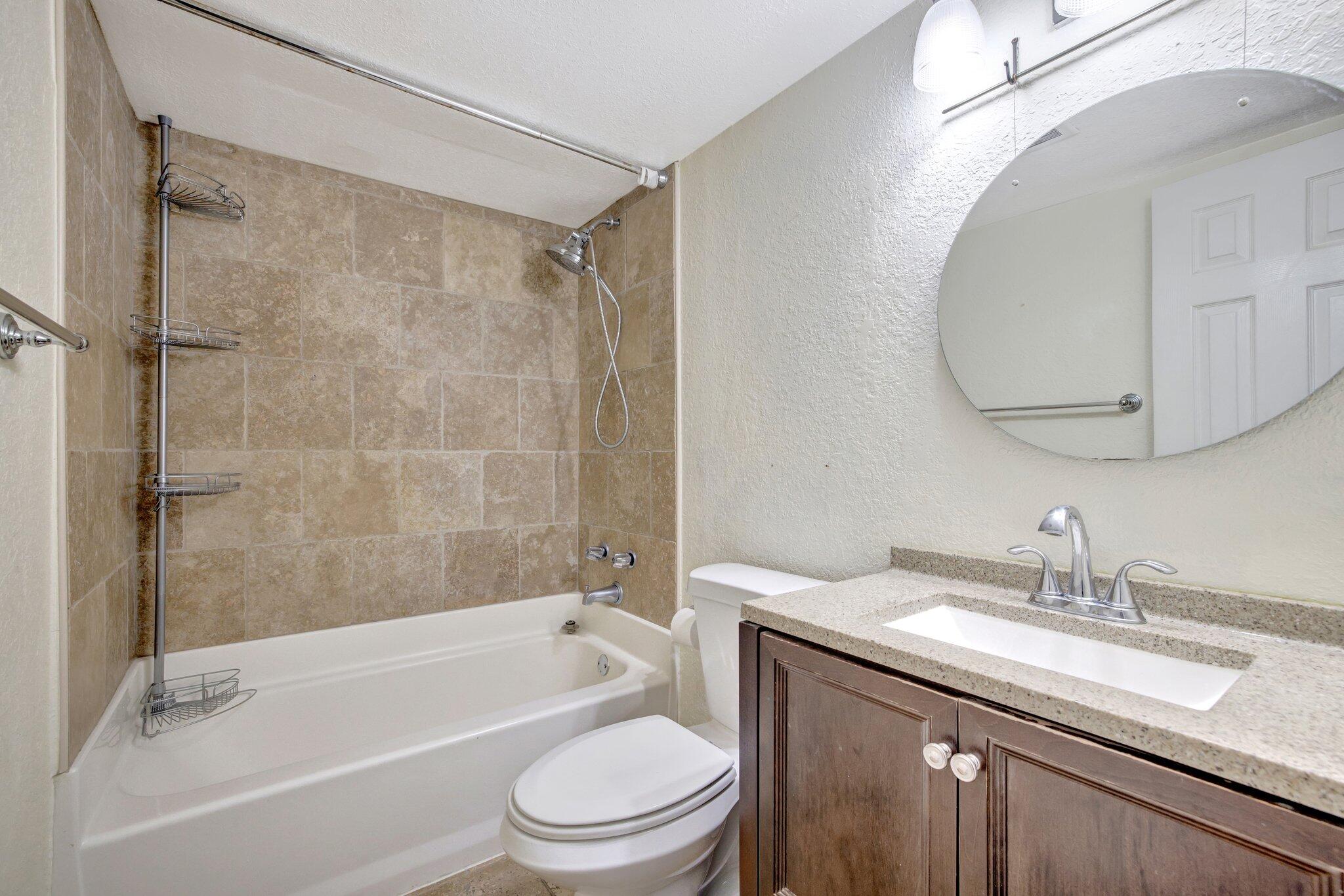 2400 Ne 33rd Avenue 211 Property Photo 25
