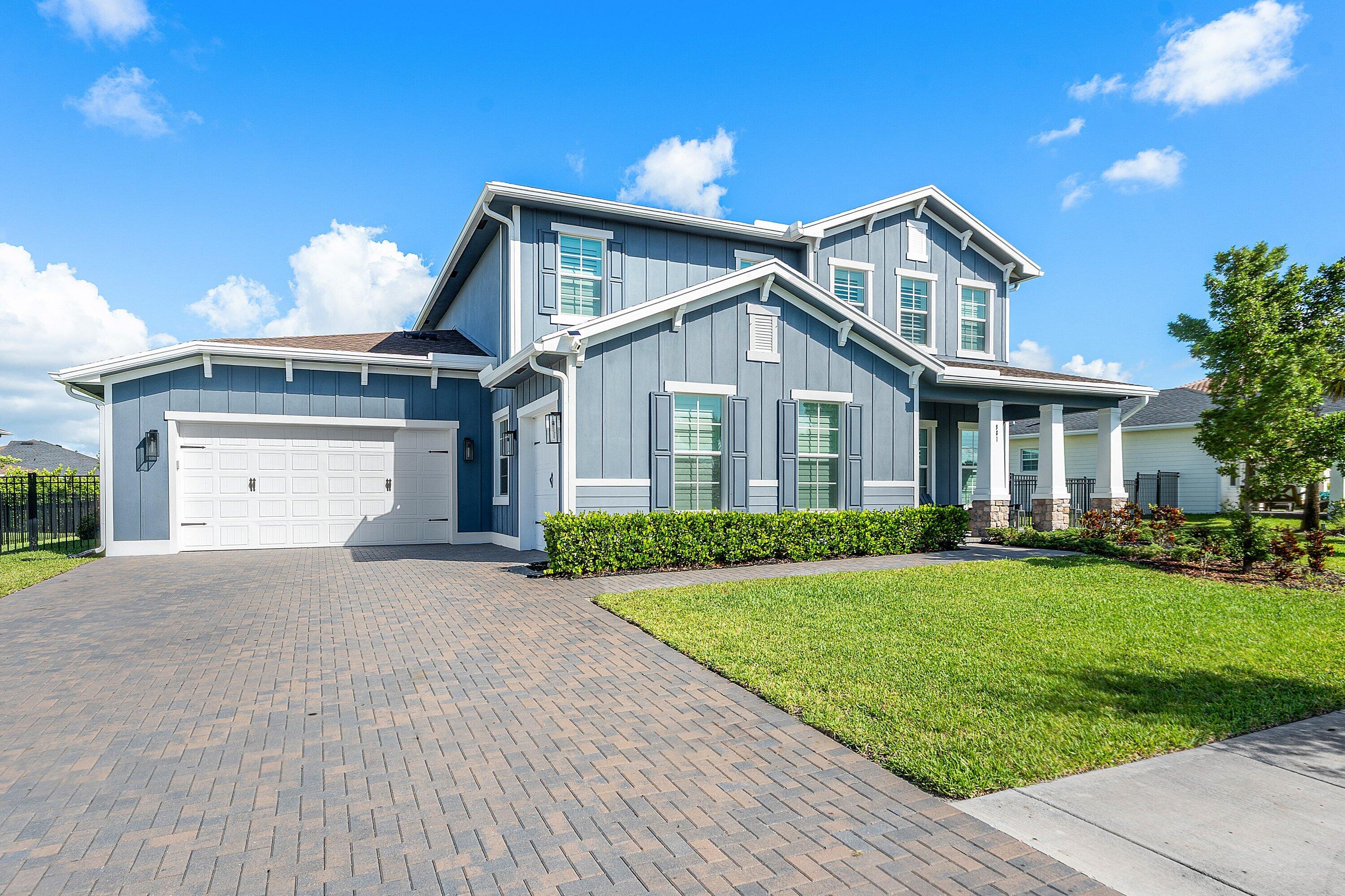 981 Castaway Court Property Photo 1