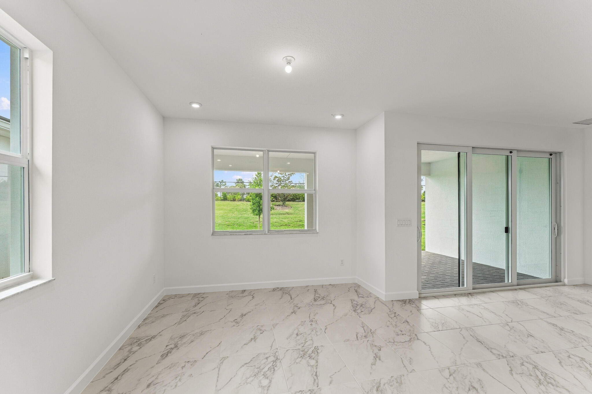 11960 Sw Pantone Street Property Photo 4
