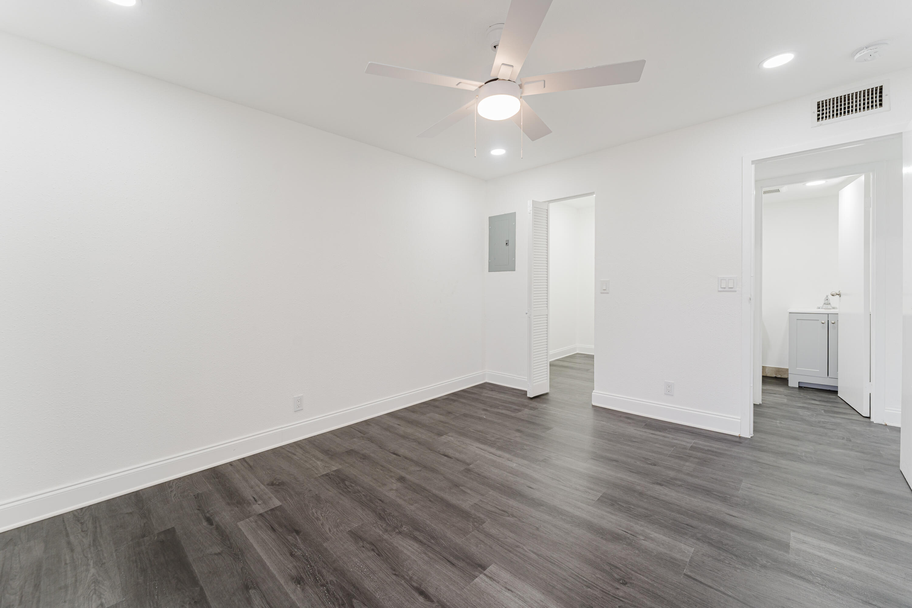 233 Brittany E Property Photo 26