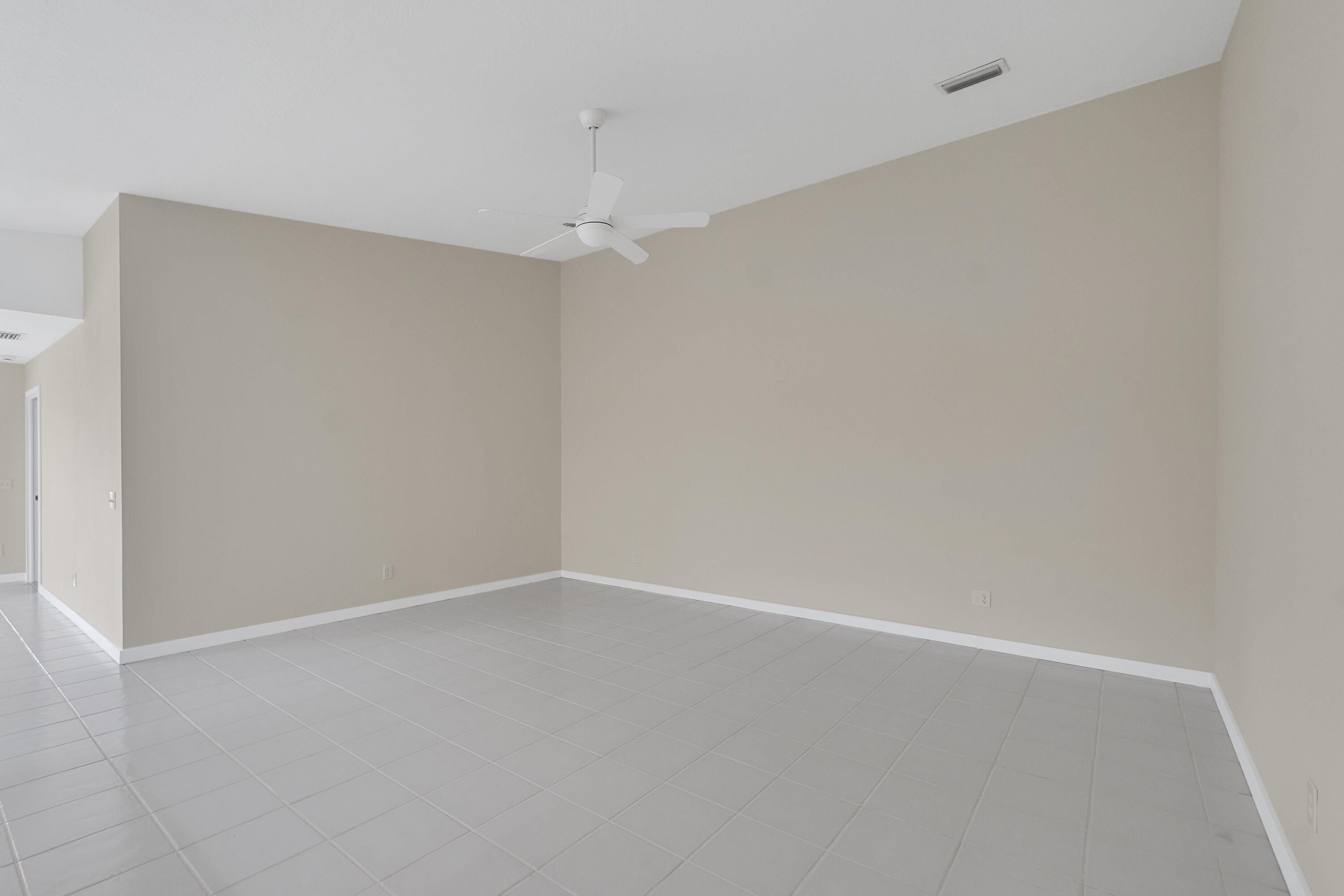 1256 Nw Bentley Circle B Property Photo 4