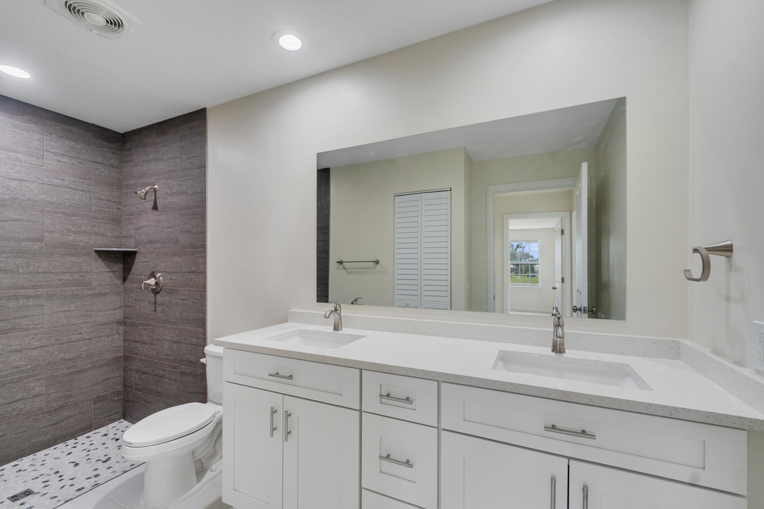 1256 Nw Bentley Circle B Property Photo 6