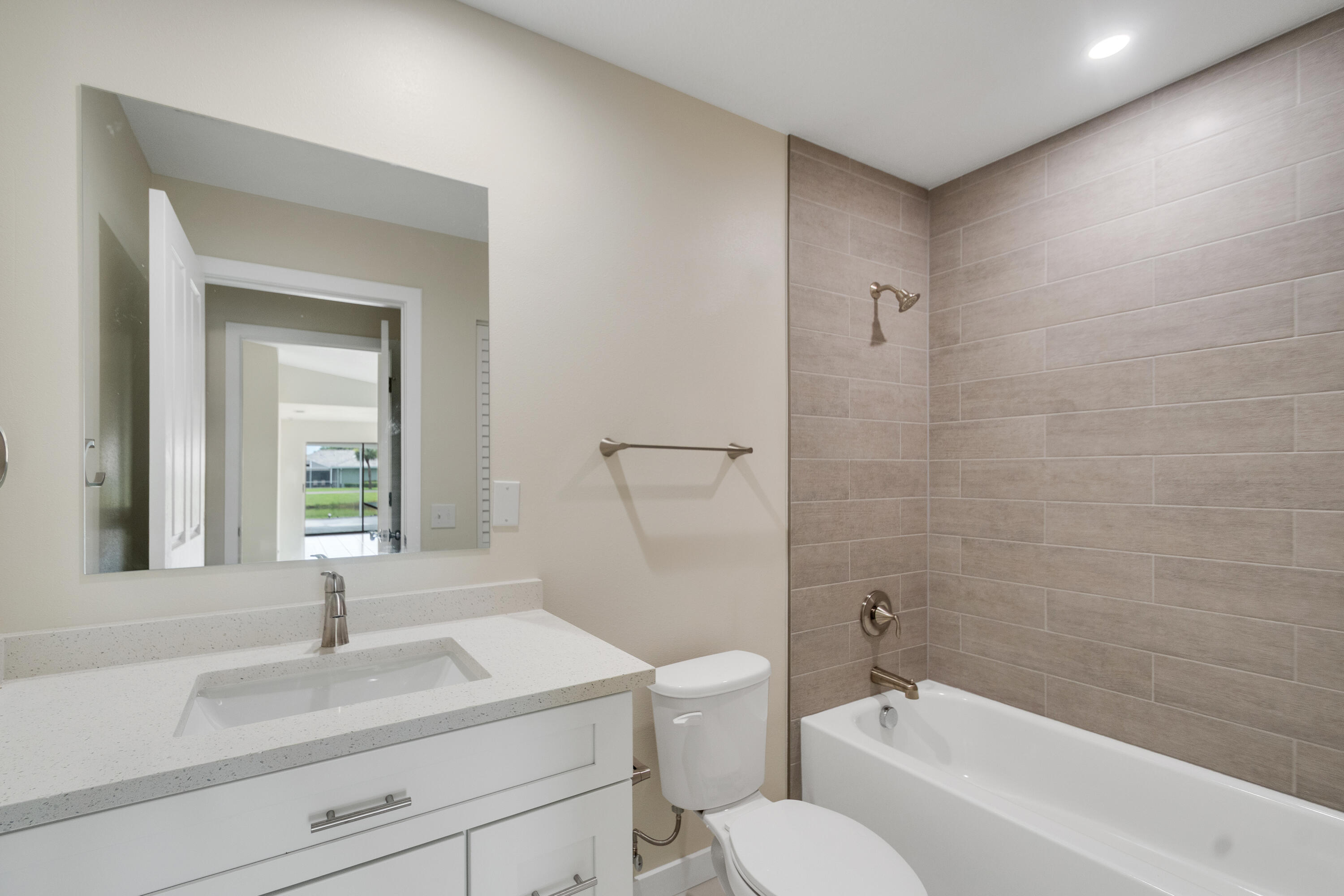 1256 Nw Bentley Circle B Property Photo 7