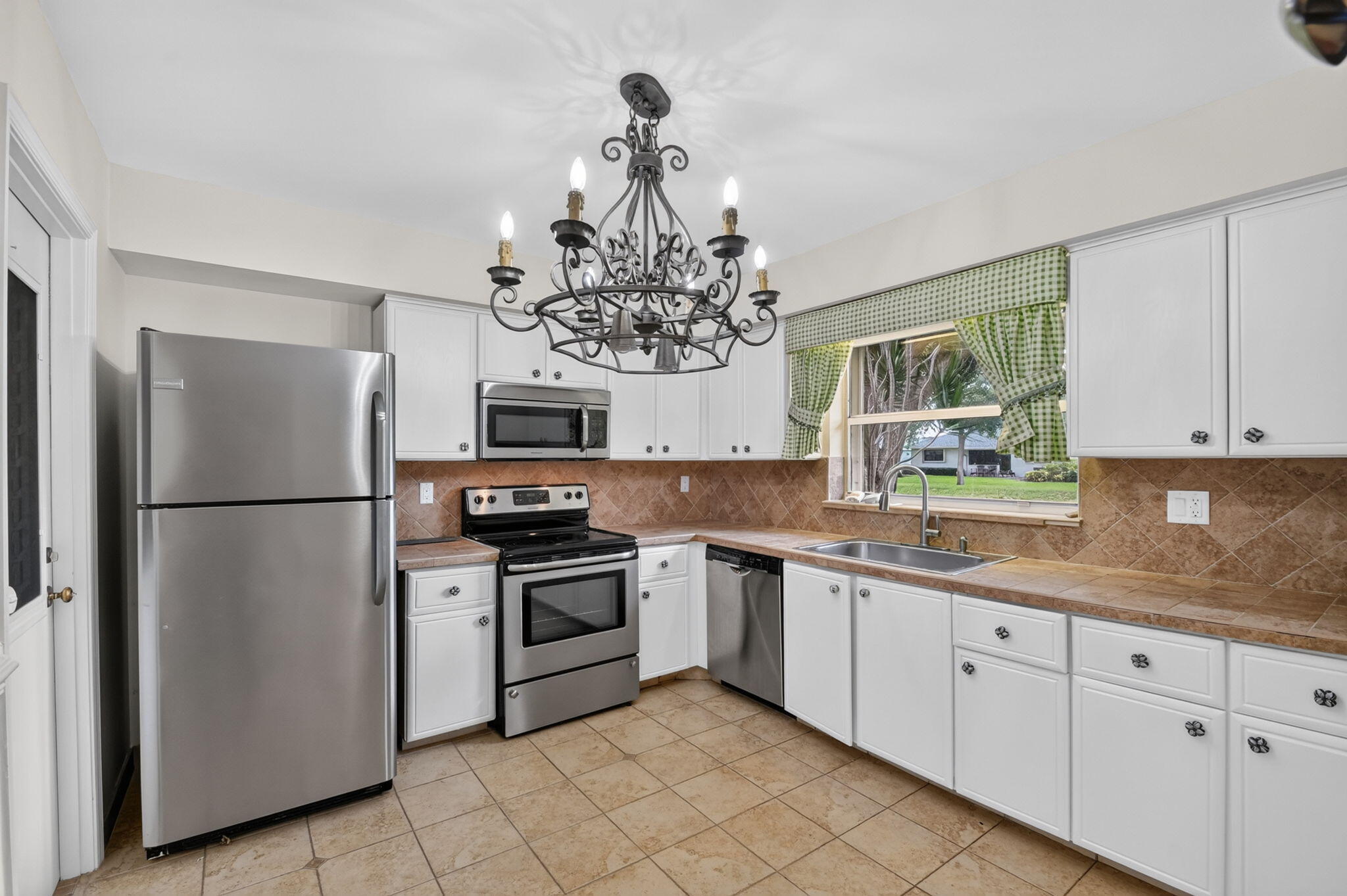 9930 Frangipani Tree Way B Property Photo 3