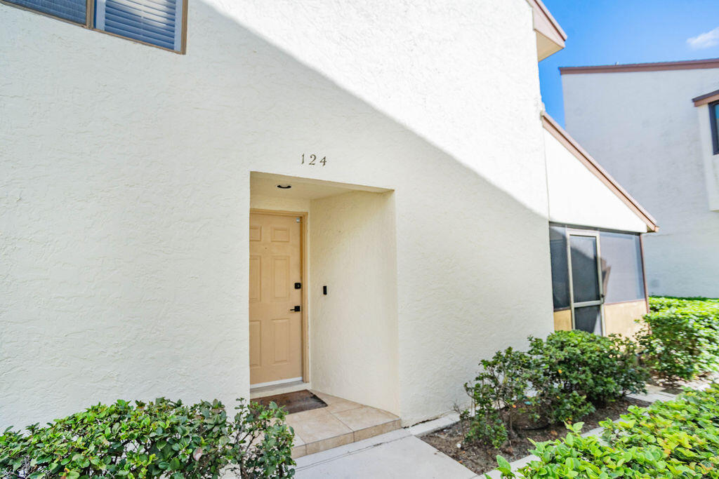 950 S Kanner Hwy Highway Townhouse 124 Property Photo 2