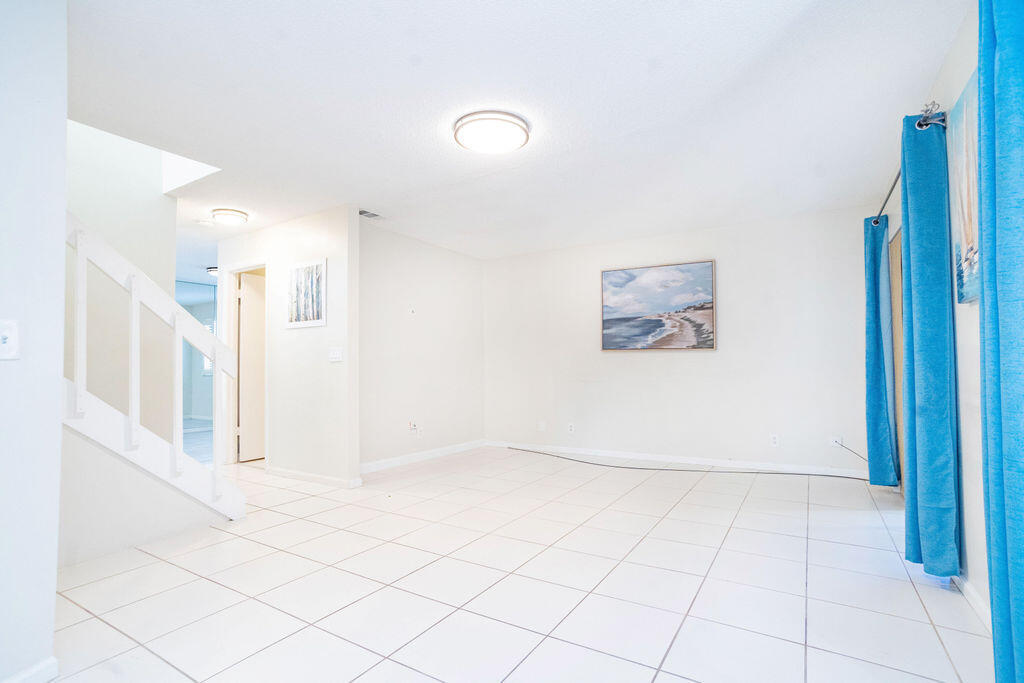 950 S Kanner Hwy Highway Townhouse 124 Property Photo 3