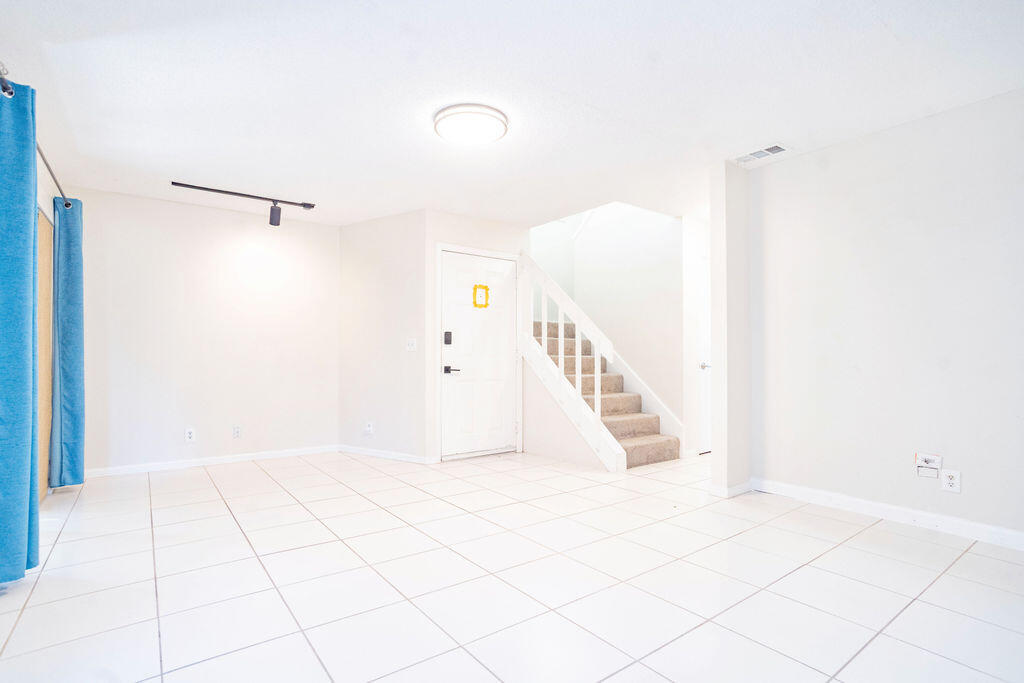 950 S Kanner Hwy Highway Townhouse 124 Property Photo 5