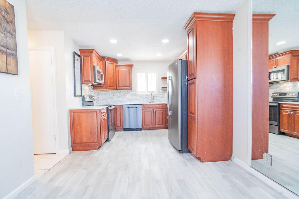 950 S Kanner Hwy Highway Townhouse 124 Property Photo 9
