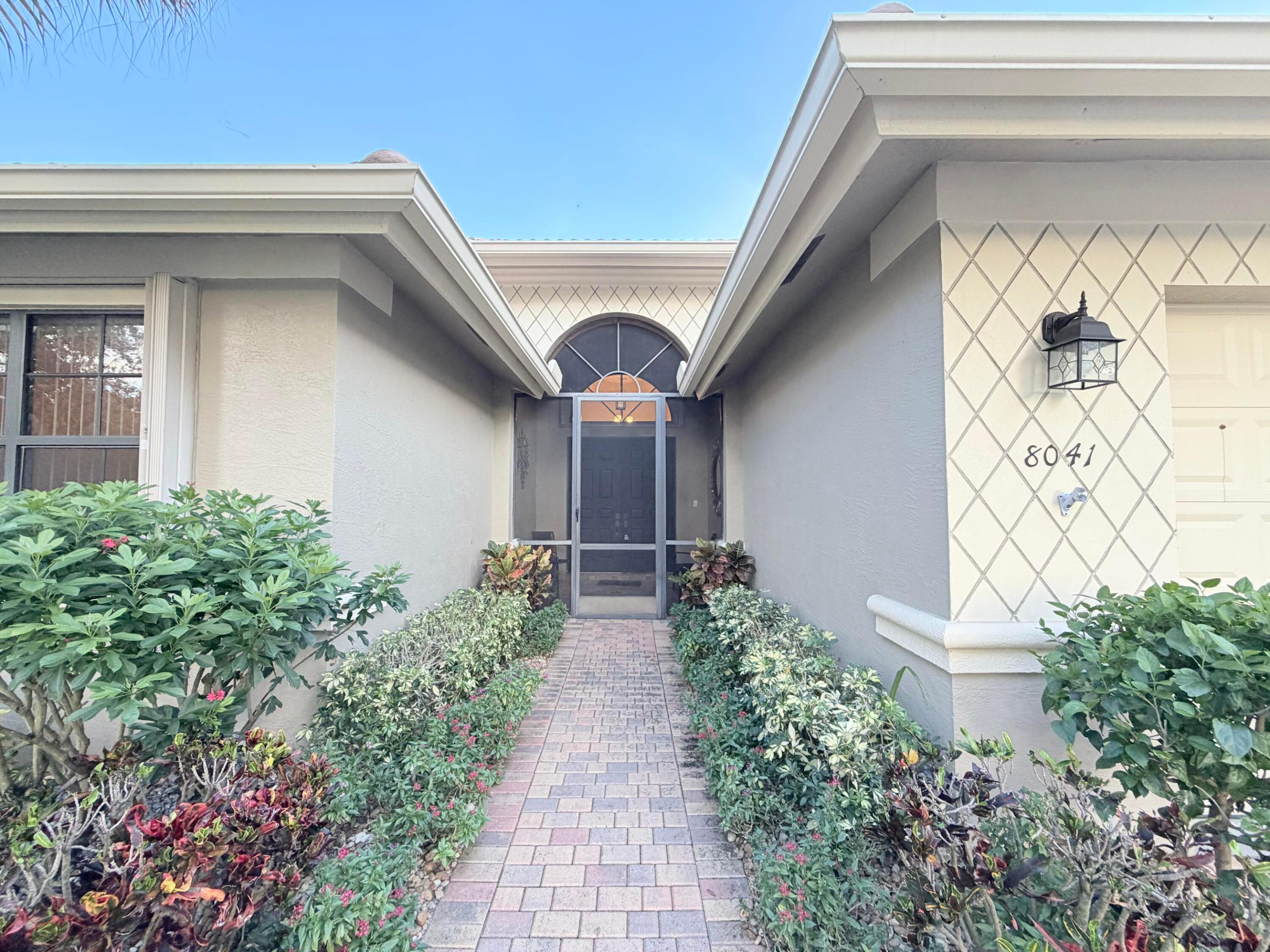 8041 E Via Grande Property Photo 3