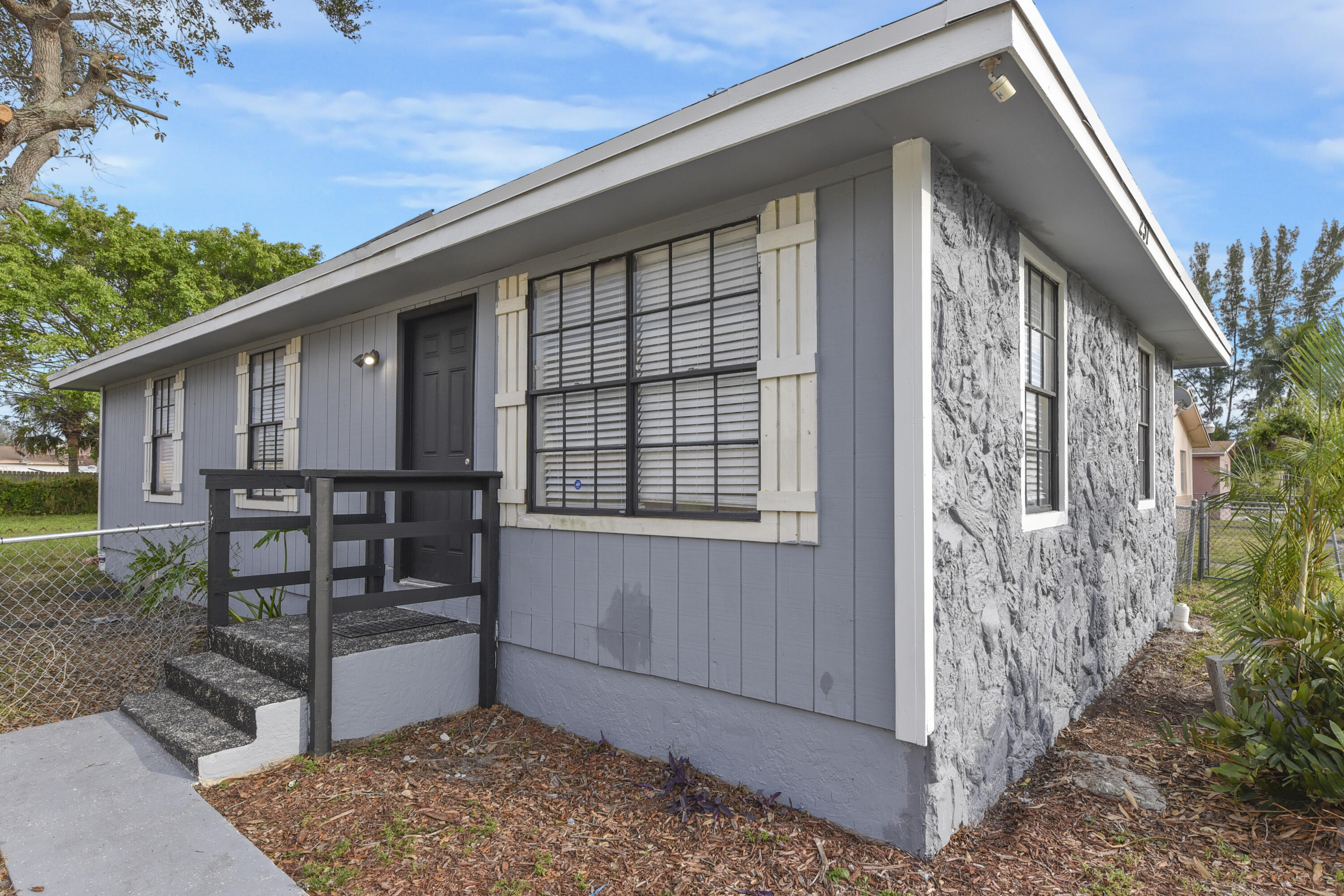 237 SW 11th Avenue