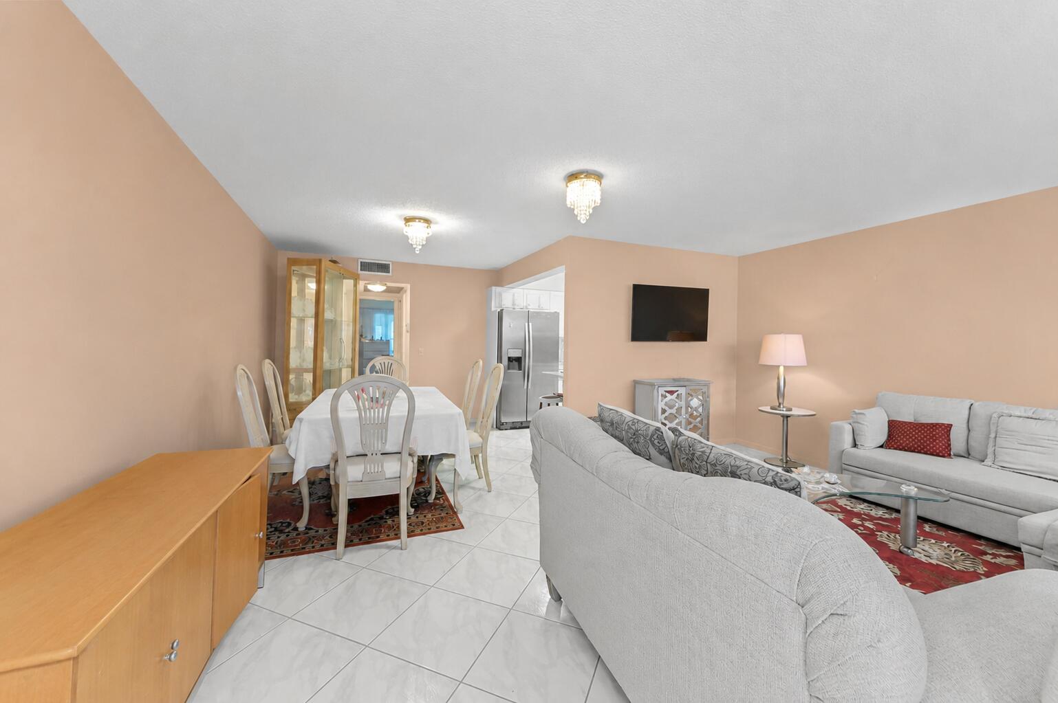 1069 Cornwall D Property Photo 3