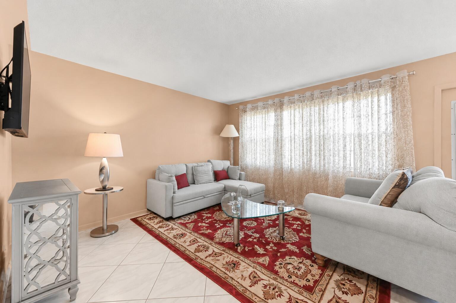 1069 Cornwall D Property Photo 4
