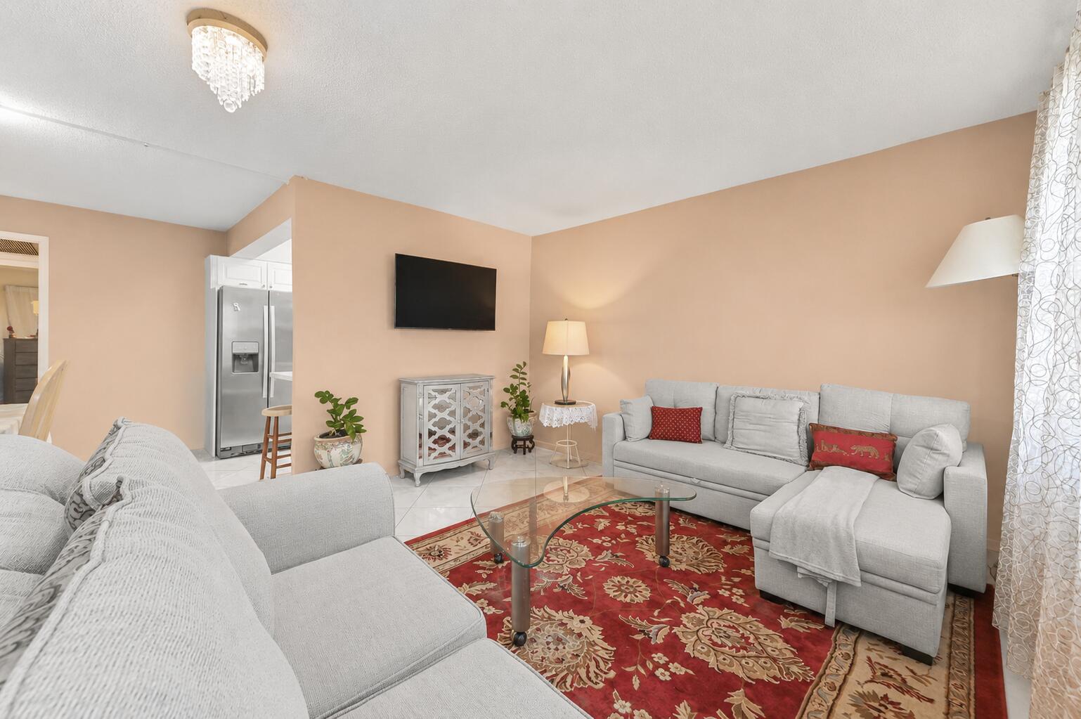 1069 Cornwall D Property Photo 5