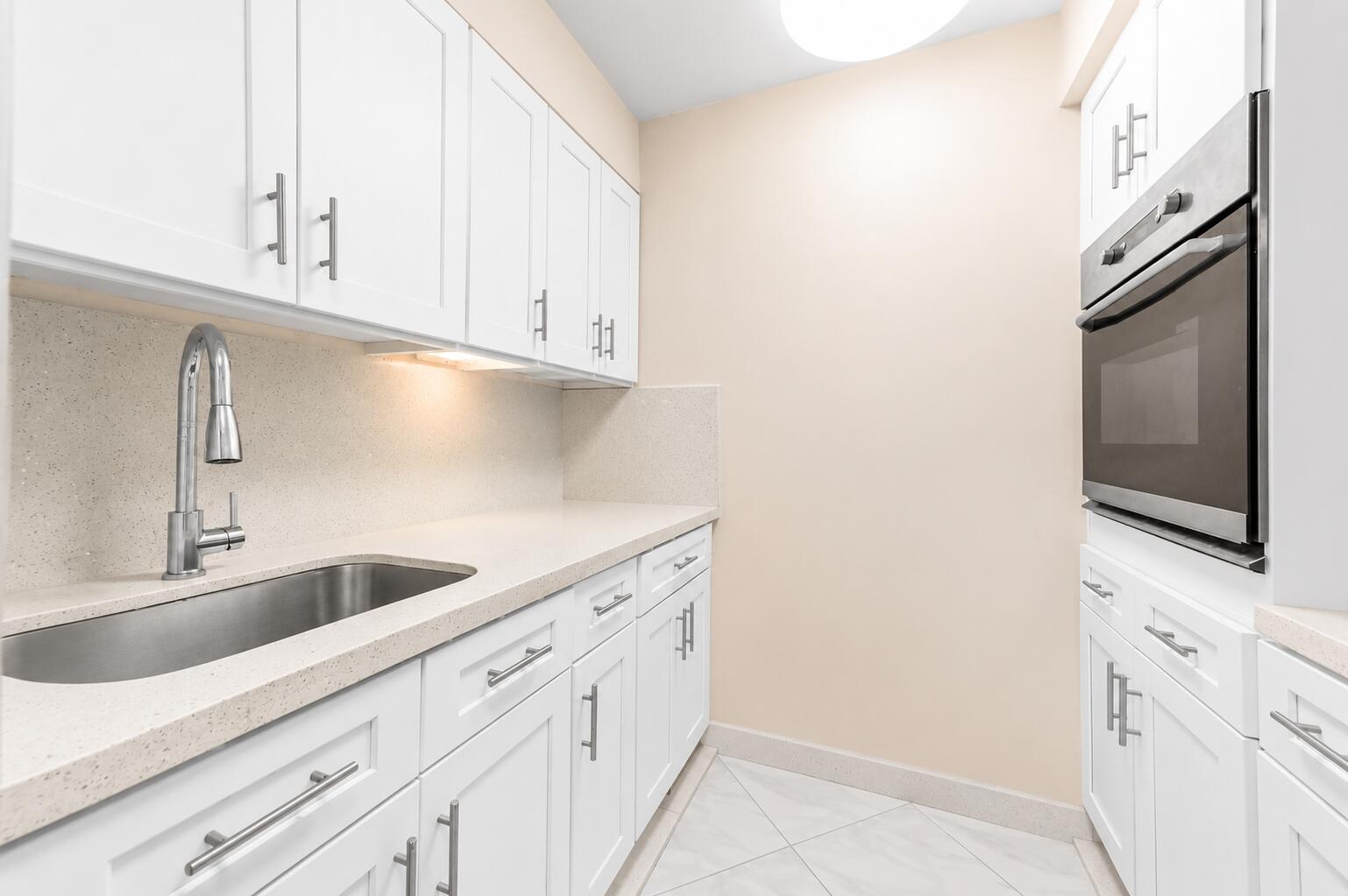 1069 Cornwall D Property Photo 9