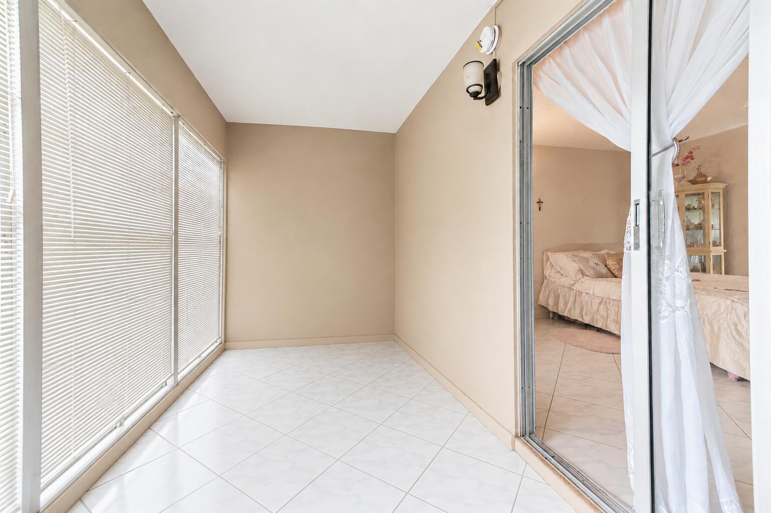 1069 Cornwall D Property Photo 14