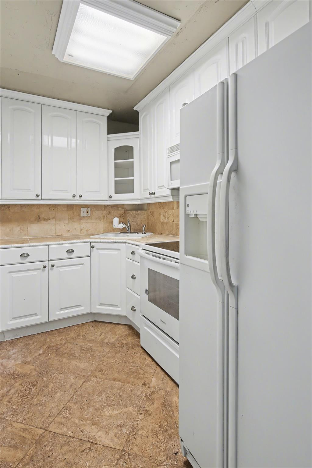 3000 Riomar Street 406 Property Photo 10